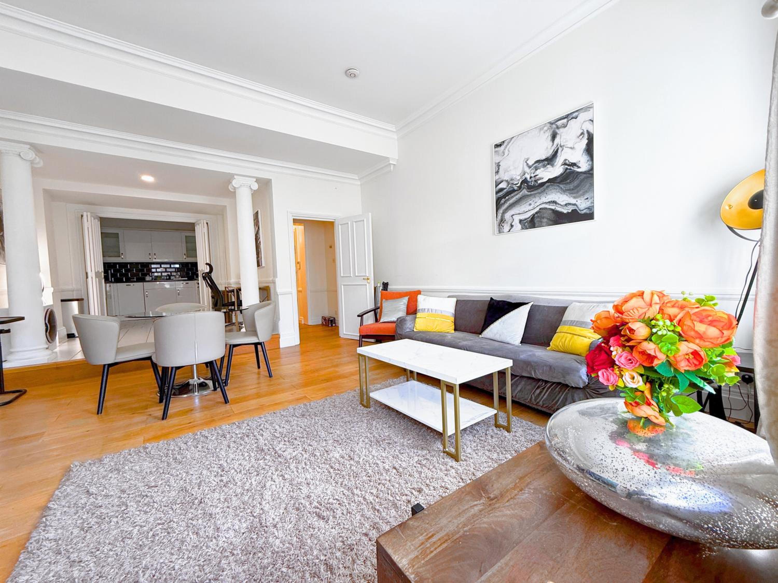 Knightsbridge & South Kensington, Private Garden Super King 2Beds 2Bath by Hyde Park & Royal Albert Hall