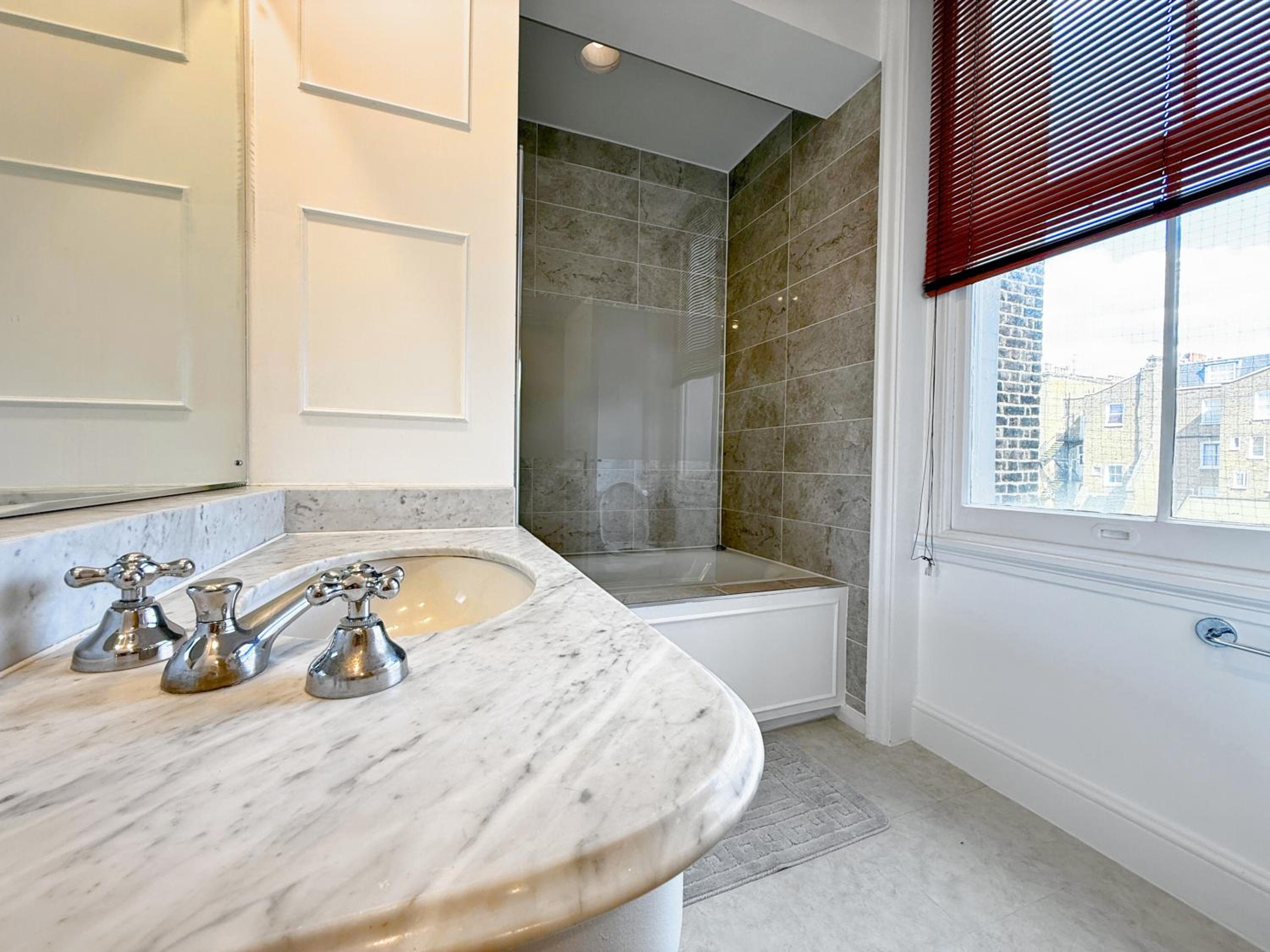 Knightsbridge & South Kensington, Private Garden Super King 2Beds 2Bath by Hyde Park & Royal Albert Hall