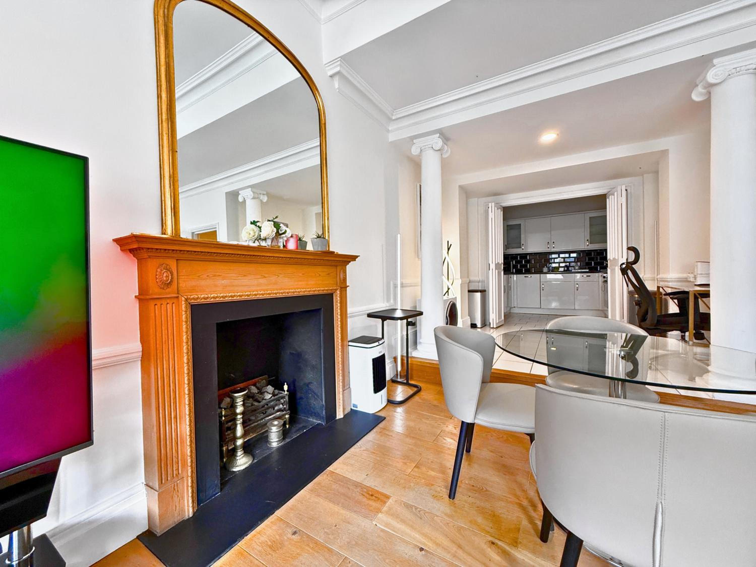 Knightsbridge & South Kensington, Private Garden Super King 2Beds 2Bath by Hyde Park & Royal Albert Hall