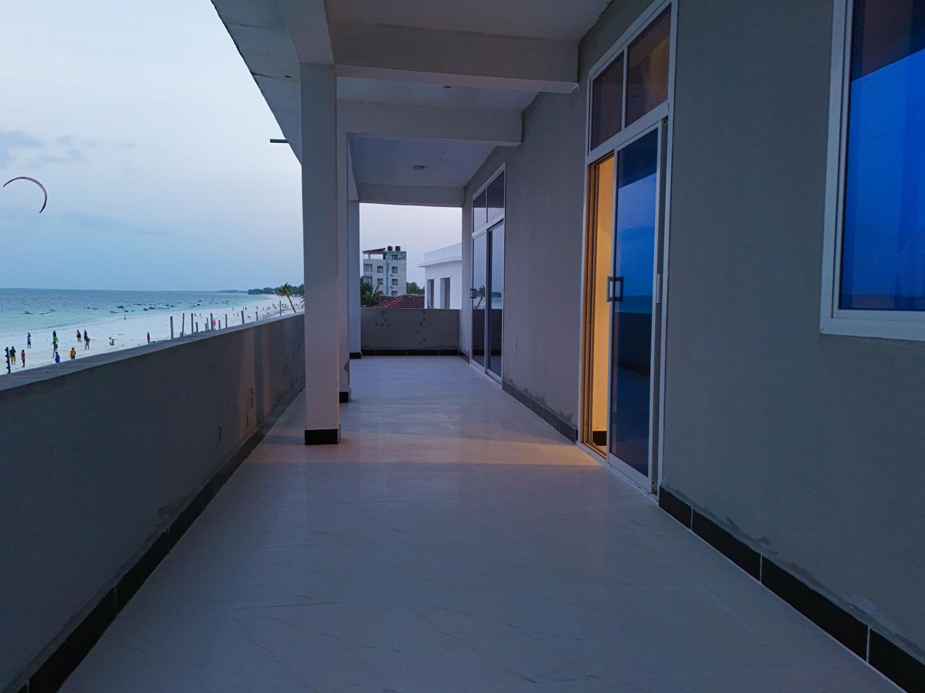 Oceanfront 2BR Zanzibar - Free Airport Shuttle