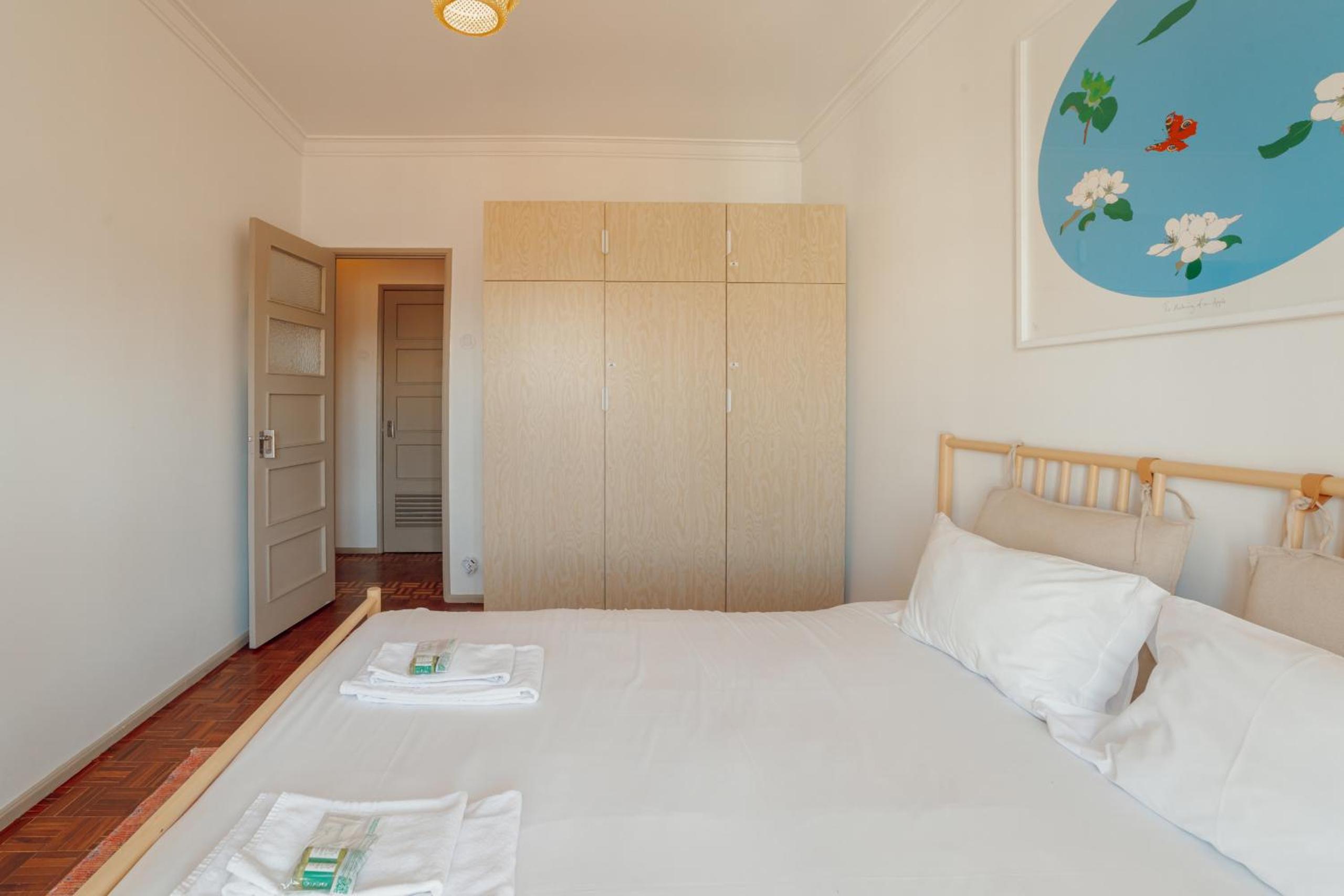 Santa Catarina Flat 2BD with Balcony by Vacationy