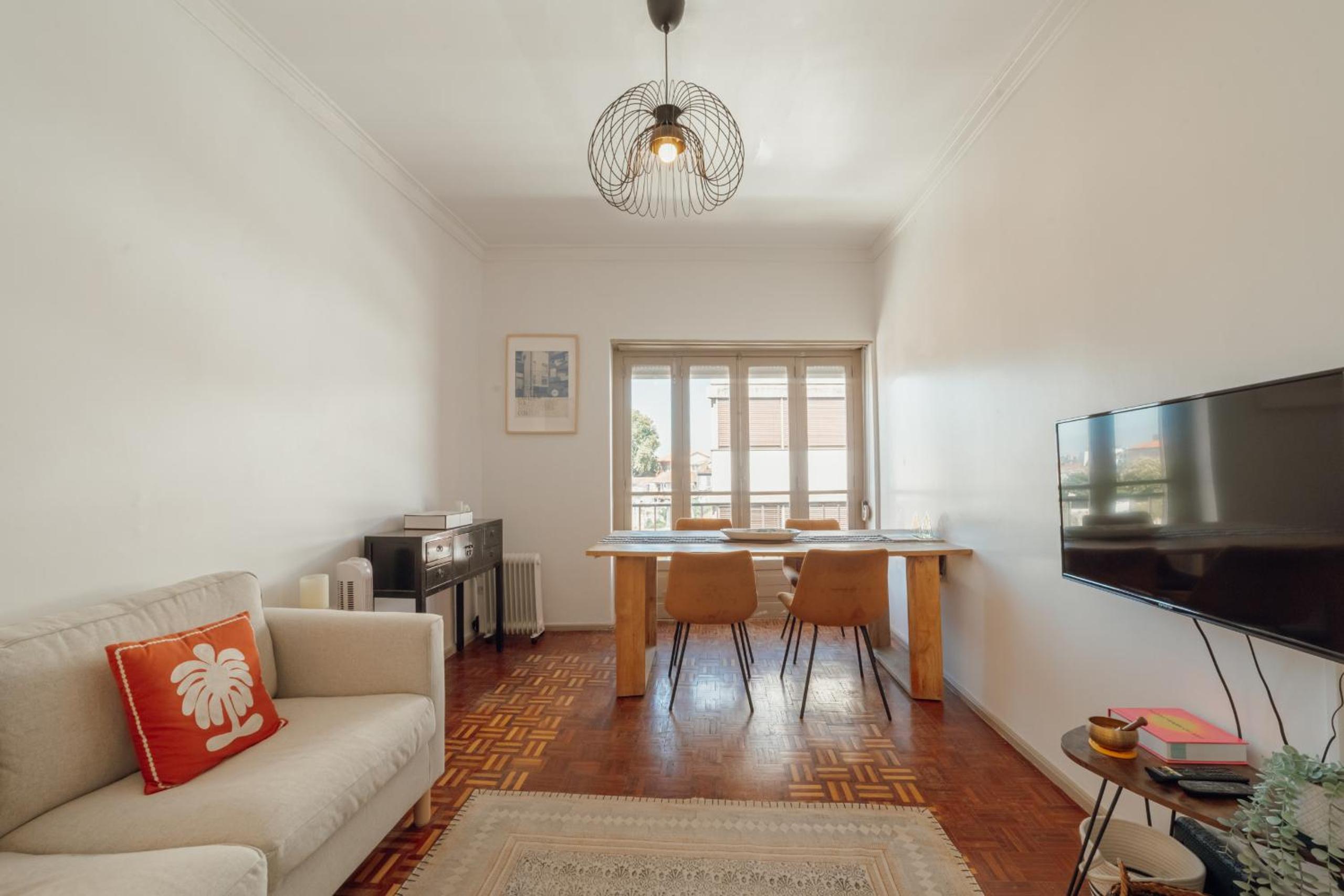 Santa Catarina Flat 2BD with Balcony by Vacationy