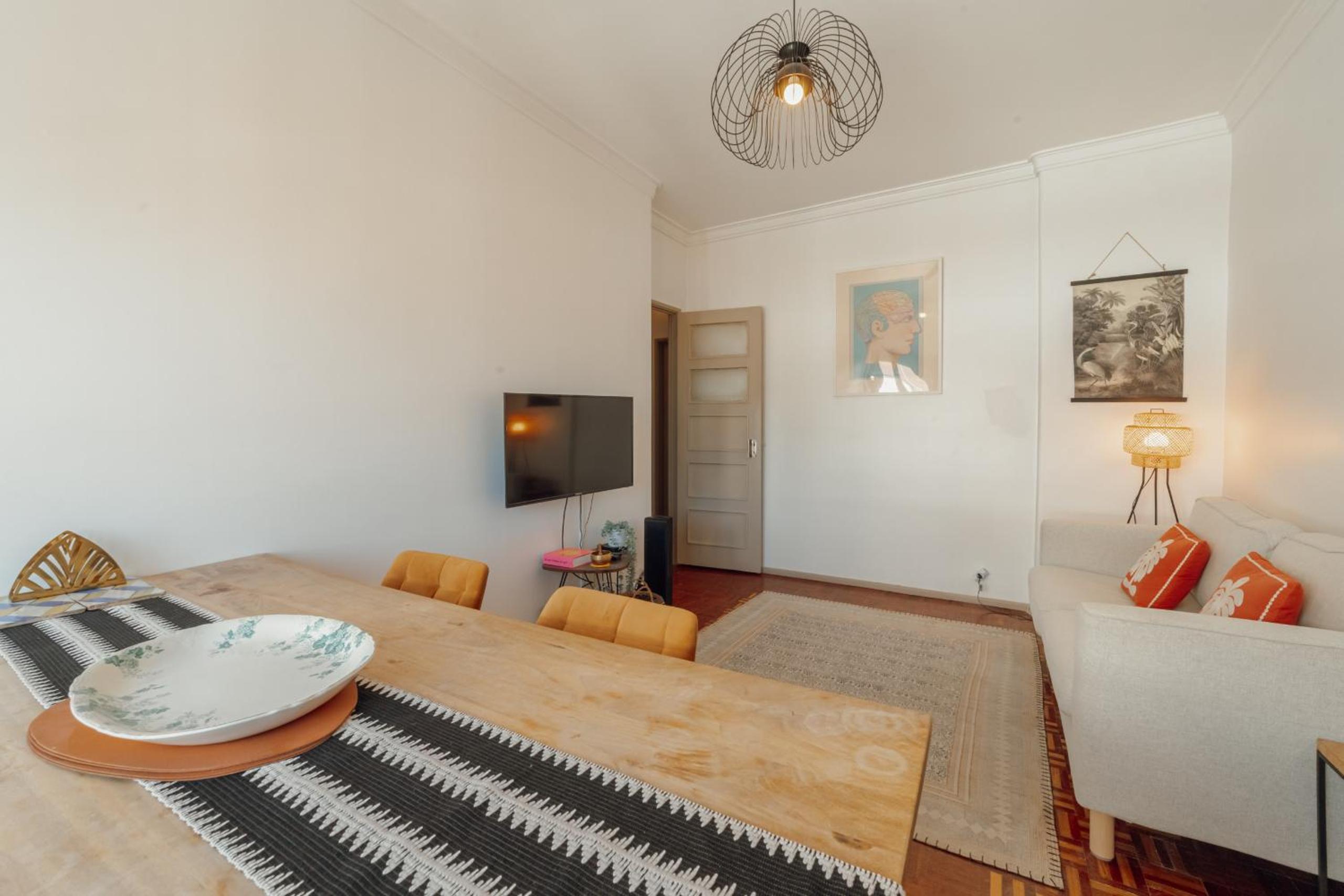 Santa Catarina Flat 2BD with Balcony by Vacationy