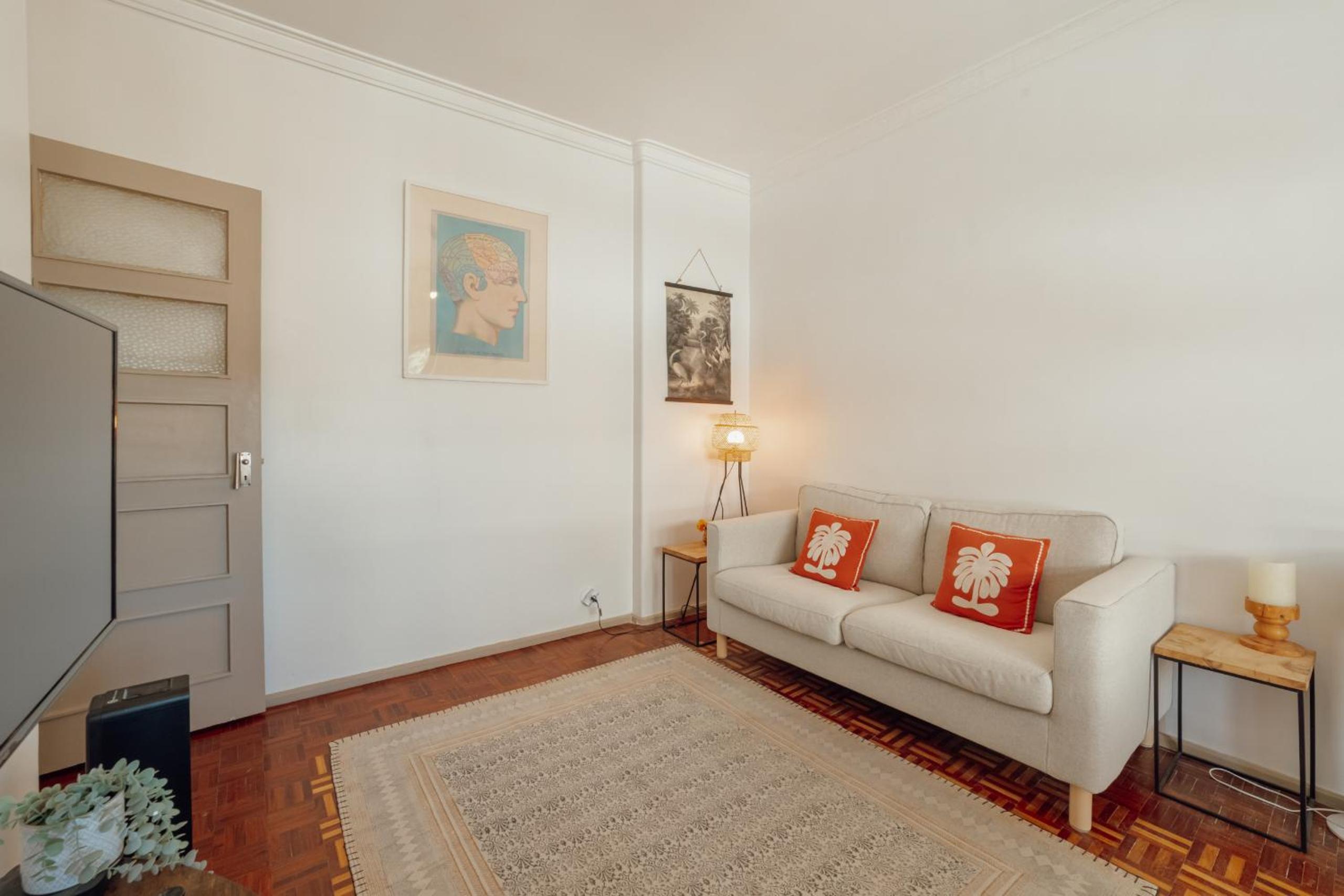 Santa Catarina Flat 2BD with Balcony by Vacationy