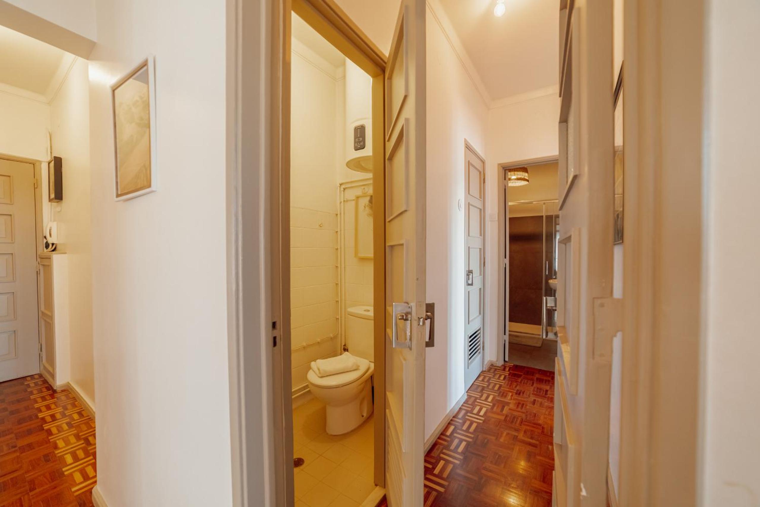 Santa Catarina Flat 2BD with Balcony by Vacationy