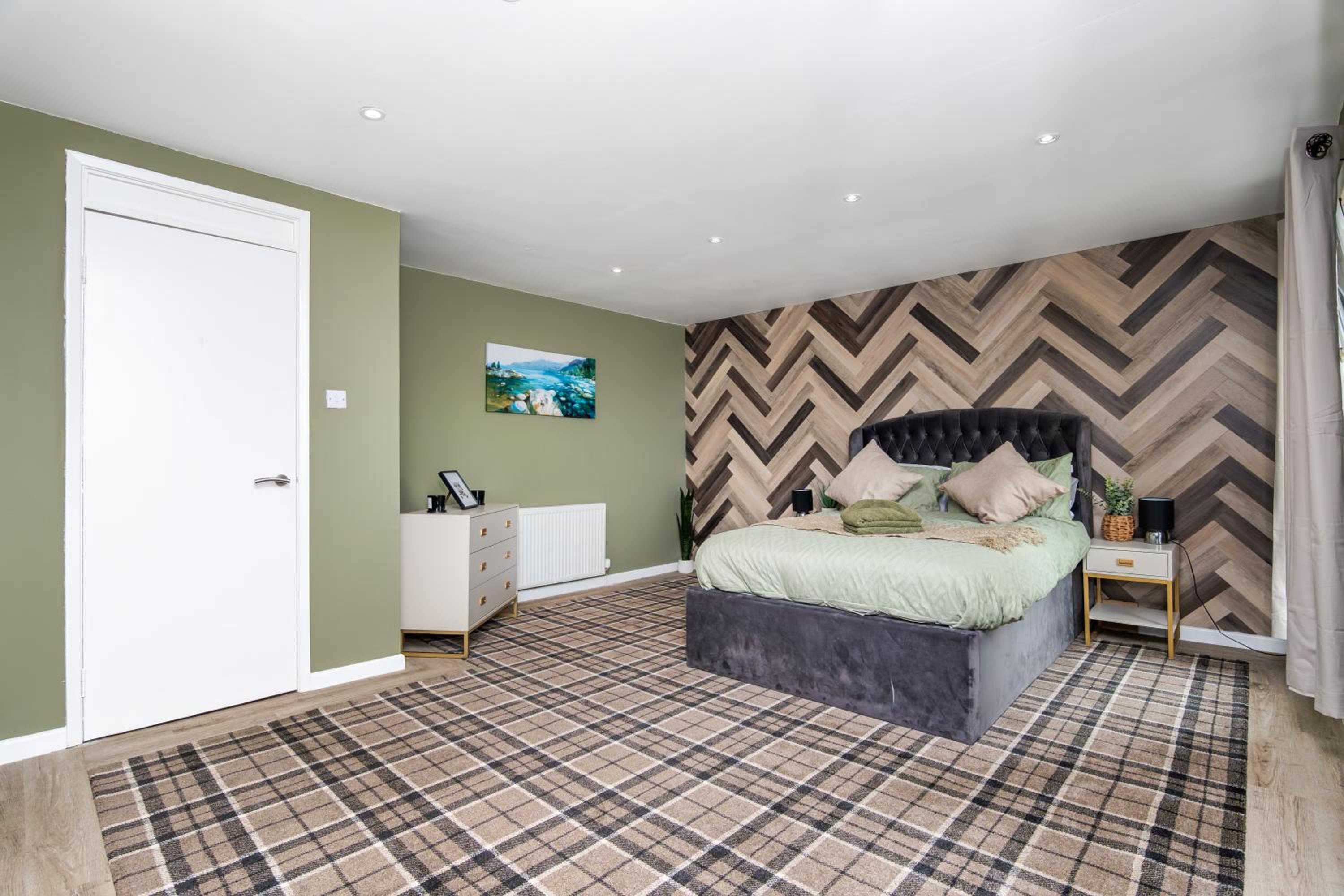 2 Bedroom House-Free Parking