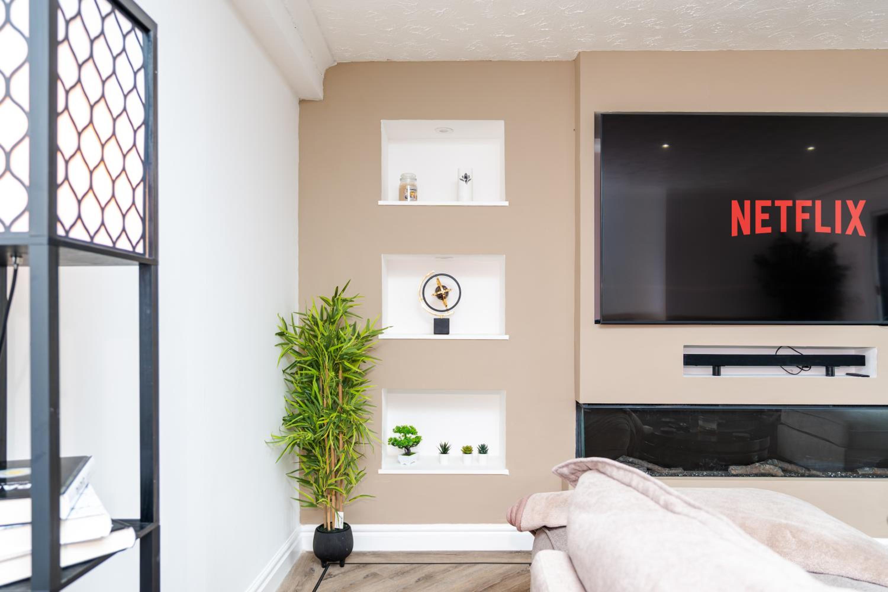 2 Bedroom House-Free Parking