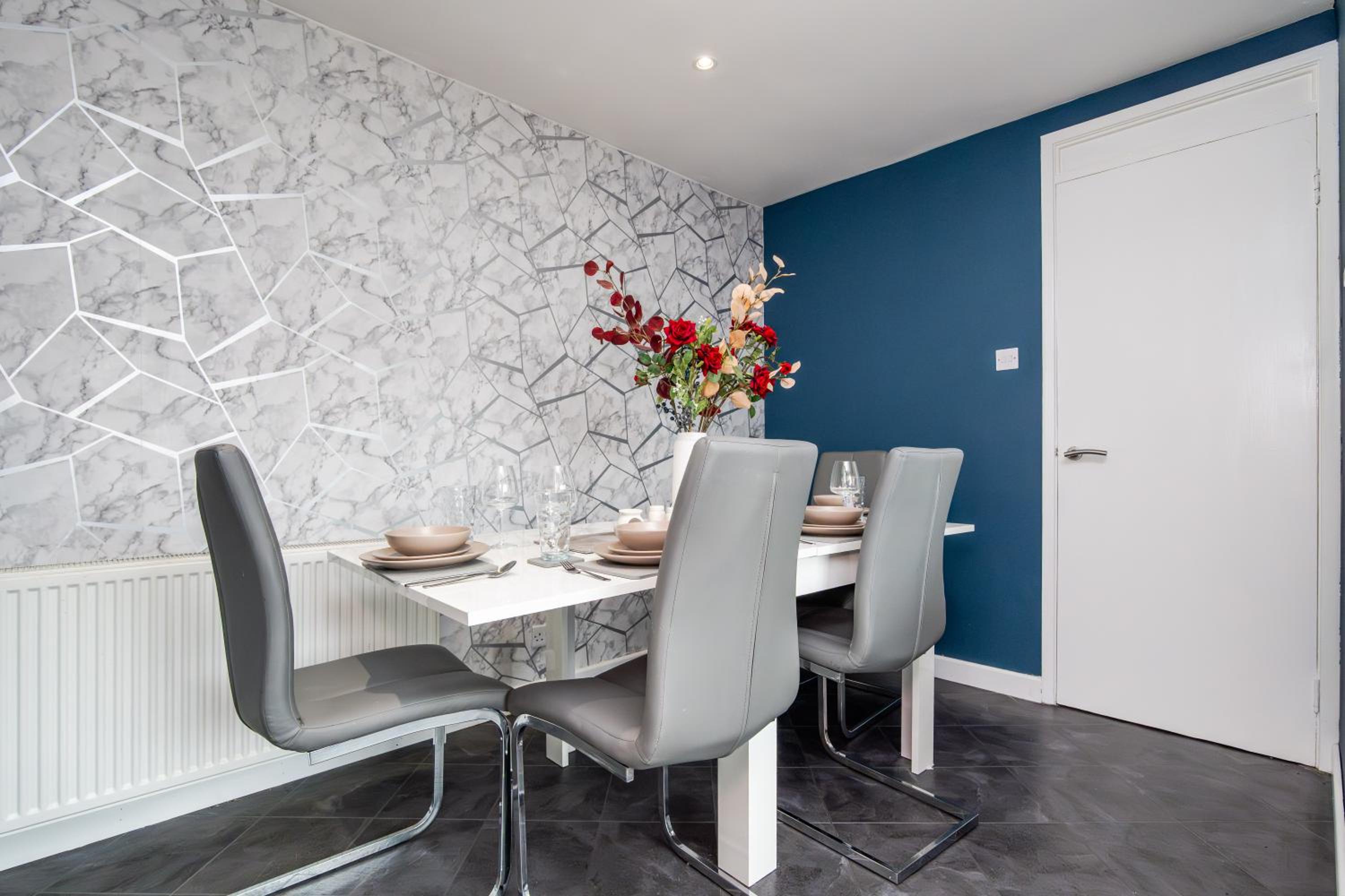 2 Bedroom House-Free Parking