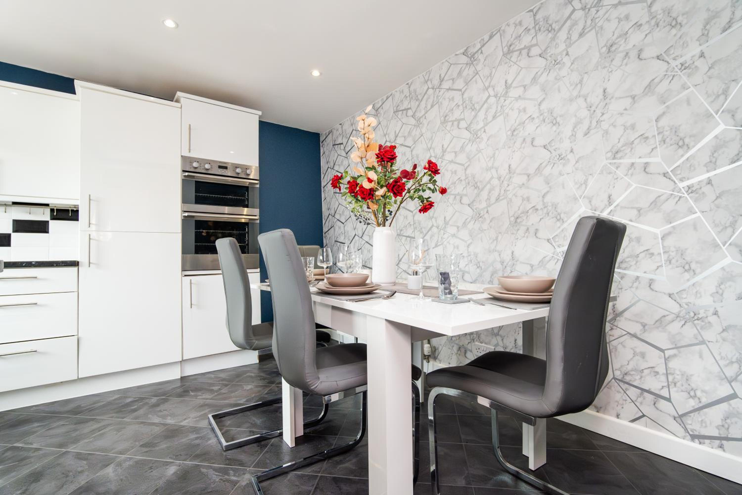 2 Bedroom House-Free Parking