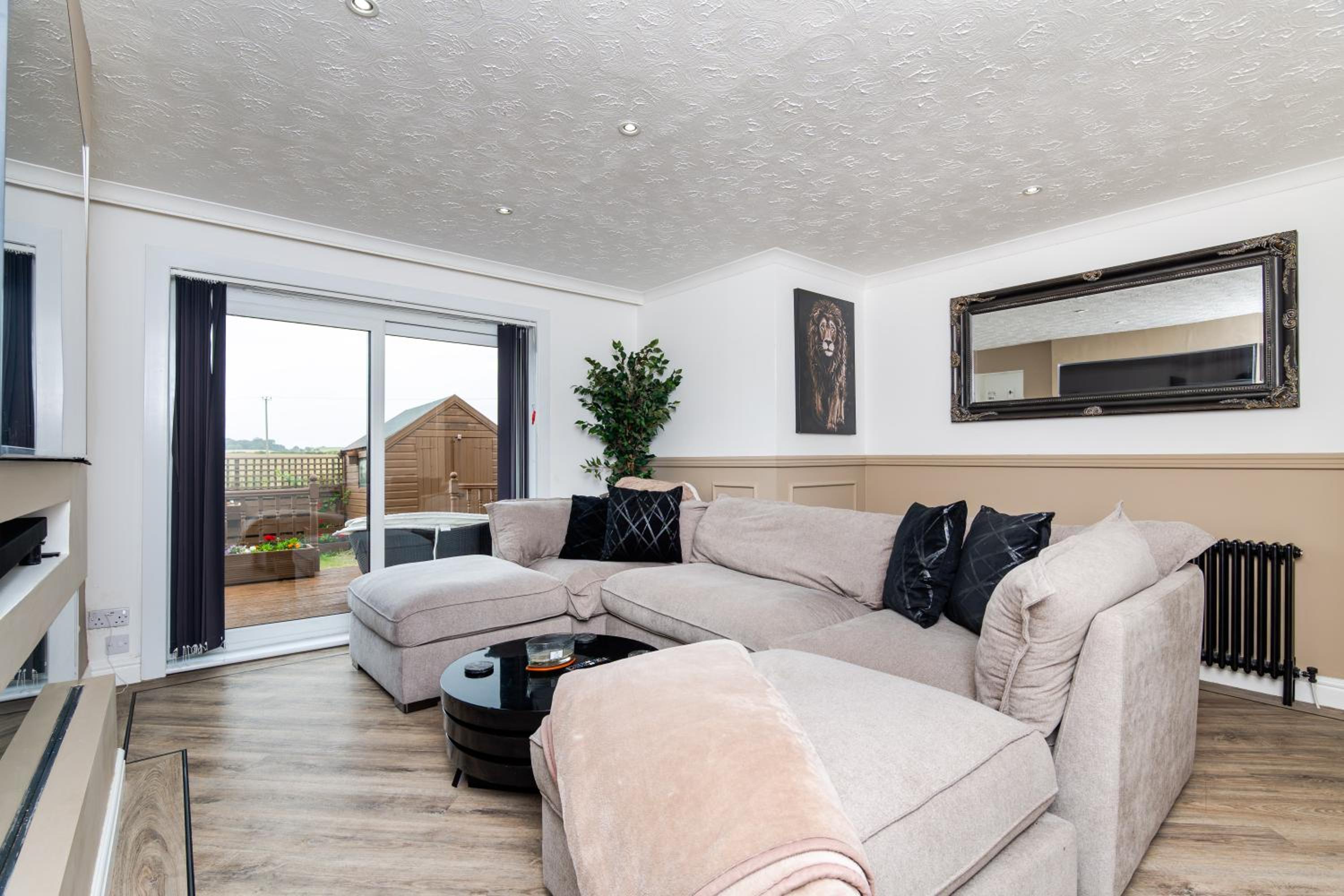 2 Bedroom House-Free Parking