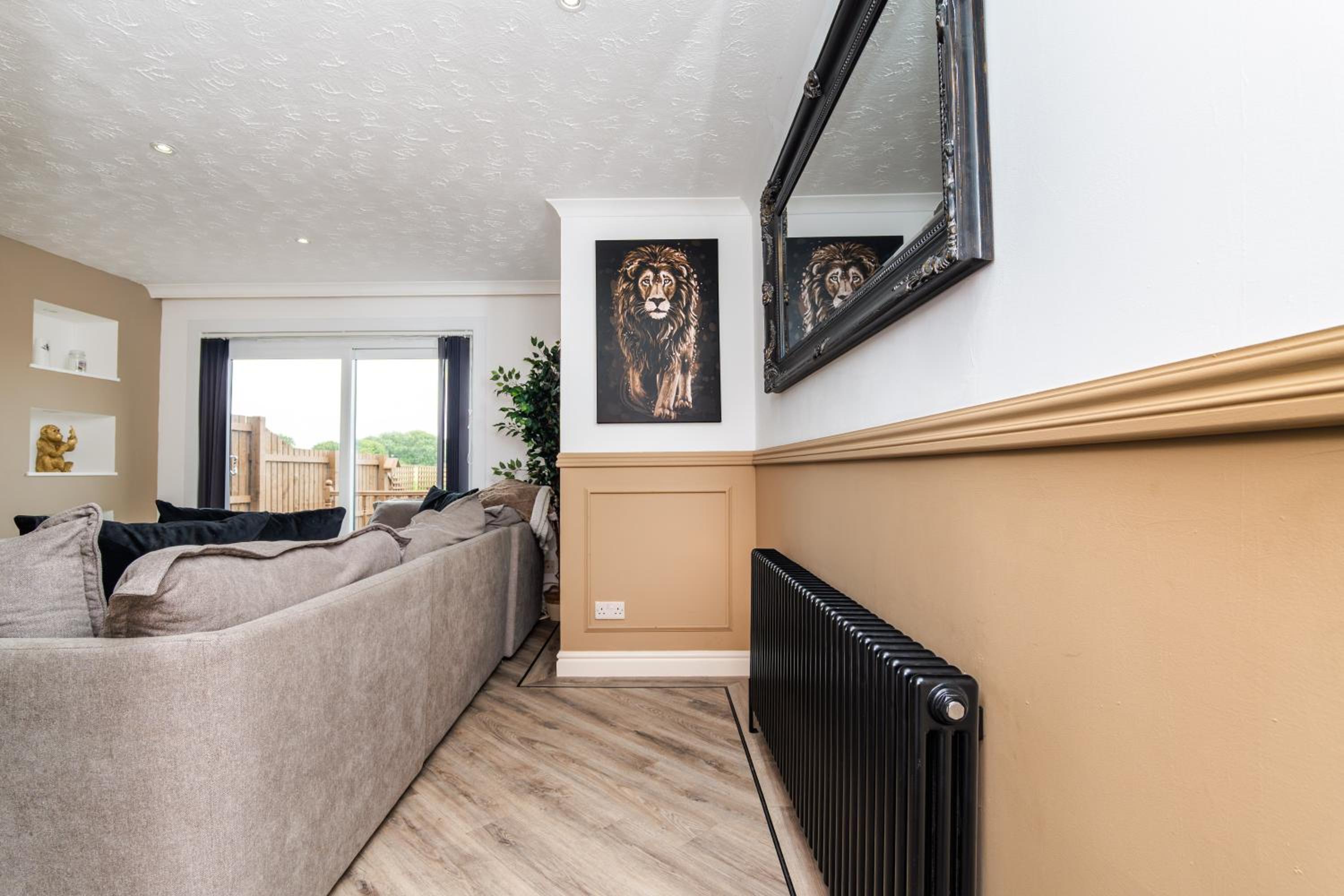 2 Bedroom House-Free Parking