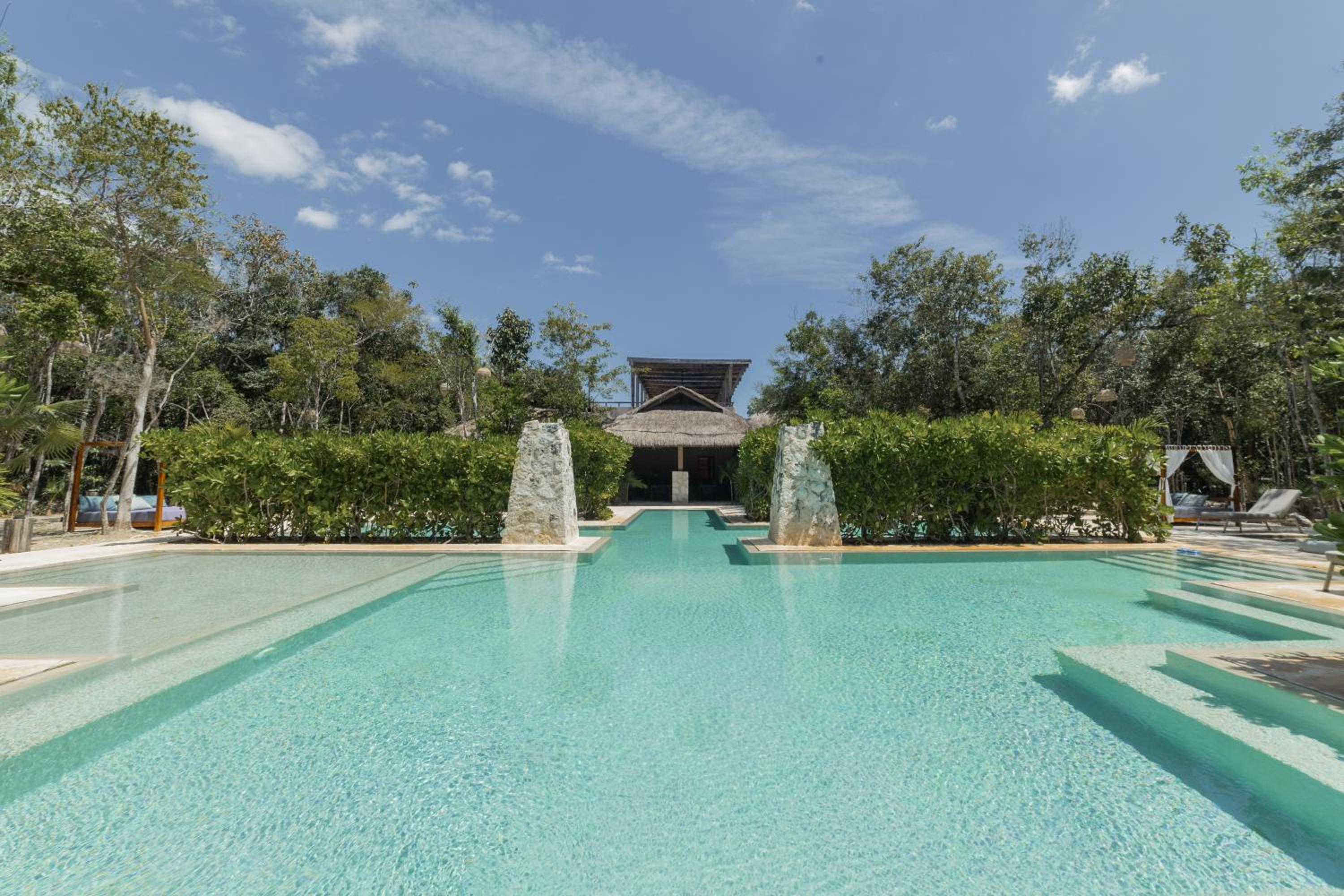 BT Homes - Tulum - Exclusiva villa de lujo con piscina, gym y pista de pádel