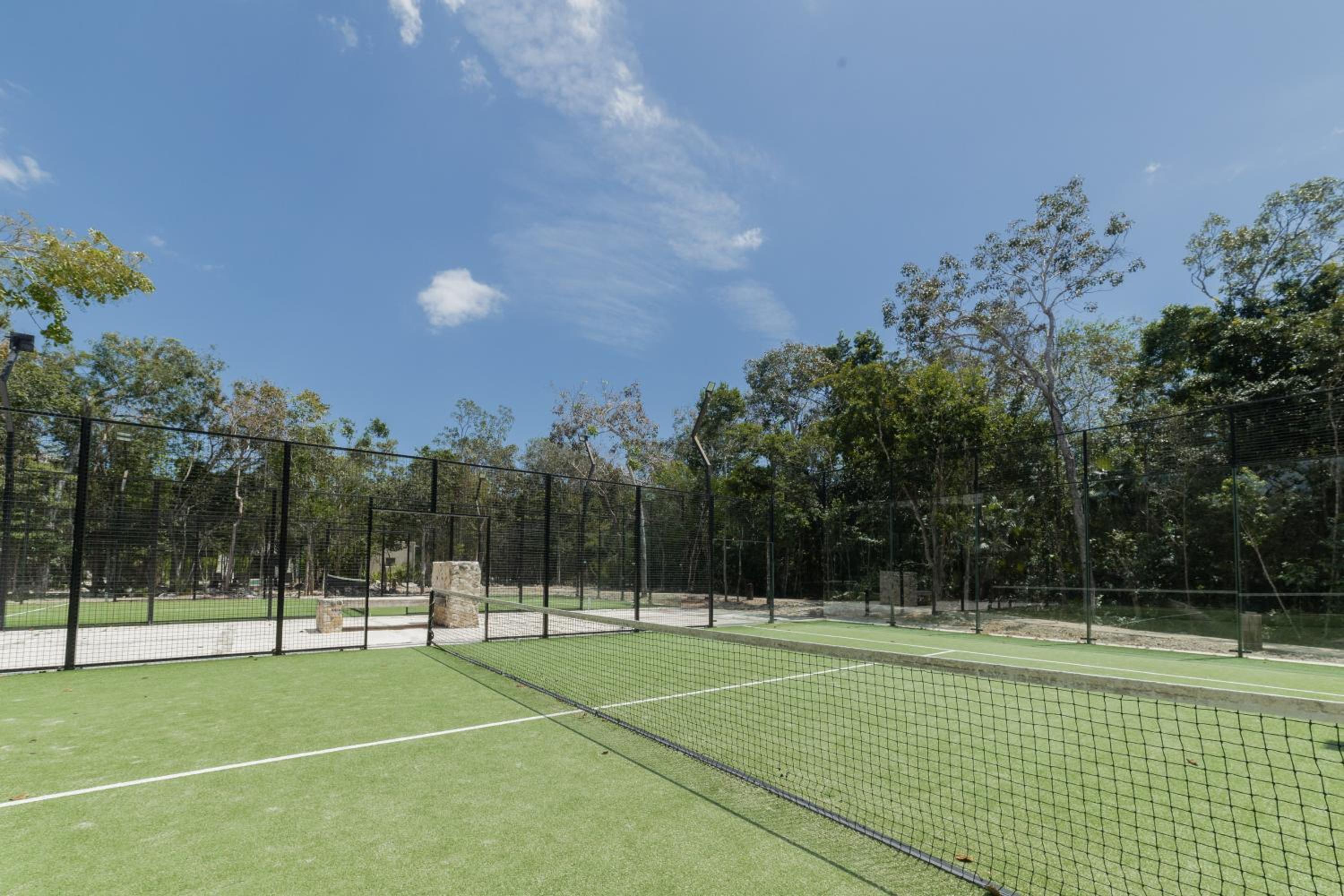 BT Homes - Tulum - Exclusiva villa de lujo con piscina, gym y pista de pádel