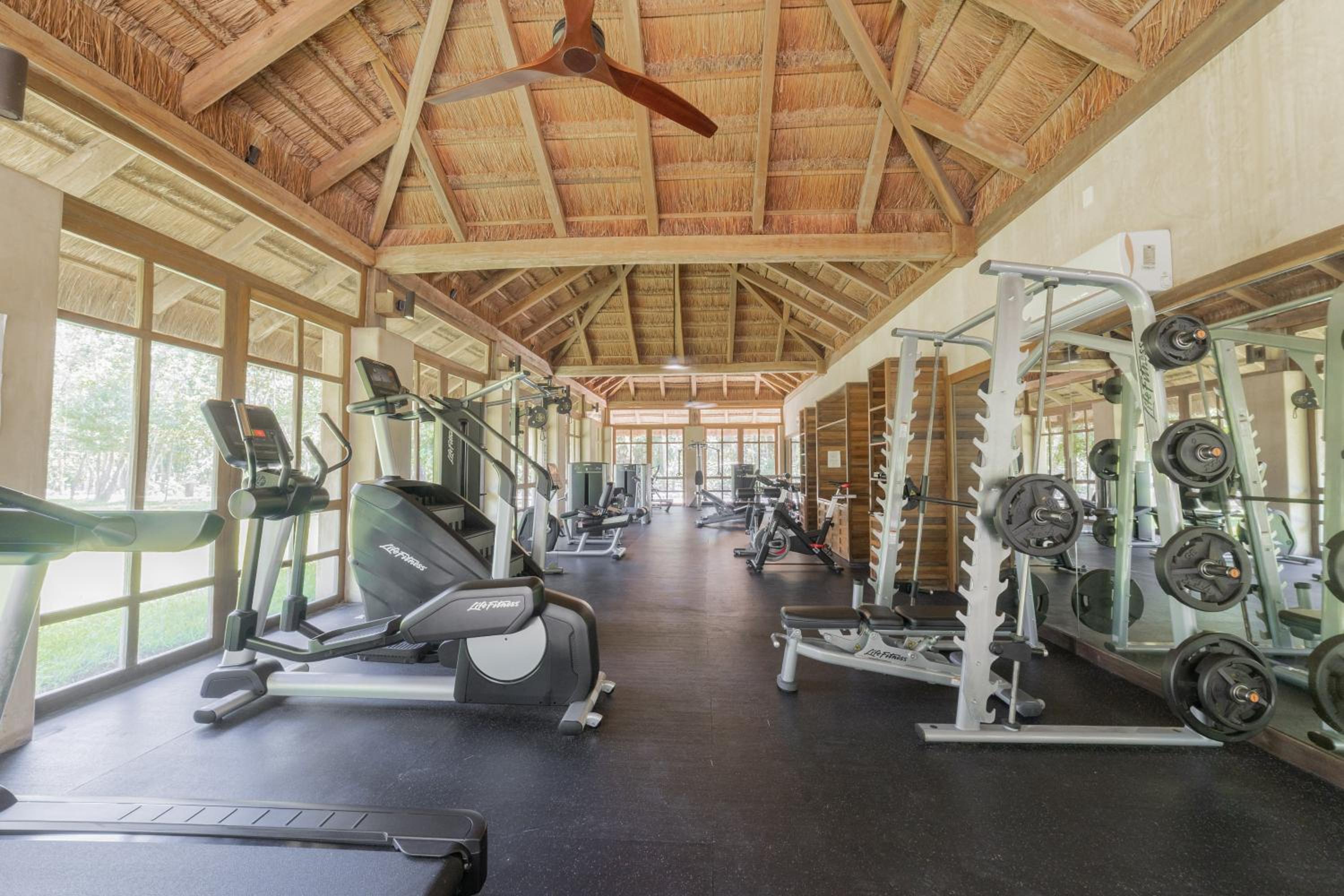 BT Homes - Tulum - Exclusiva villa de lujo con piscina, gym y pista de pádel
