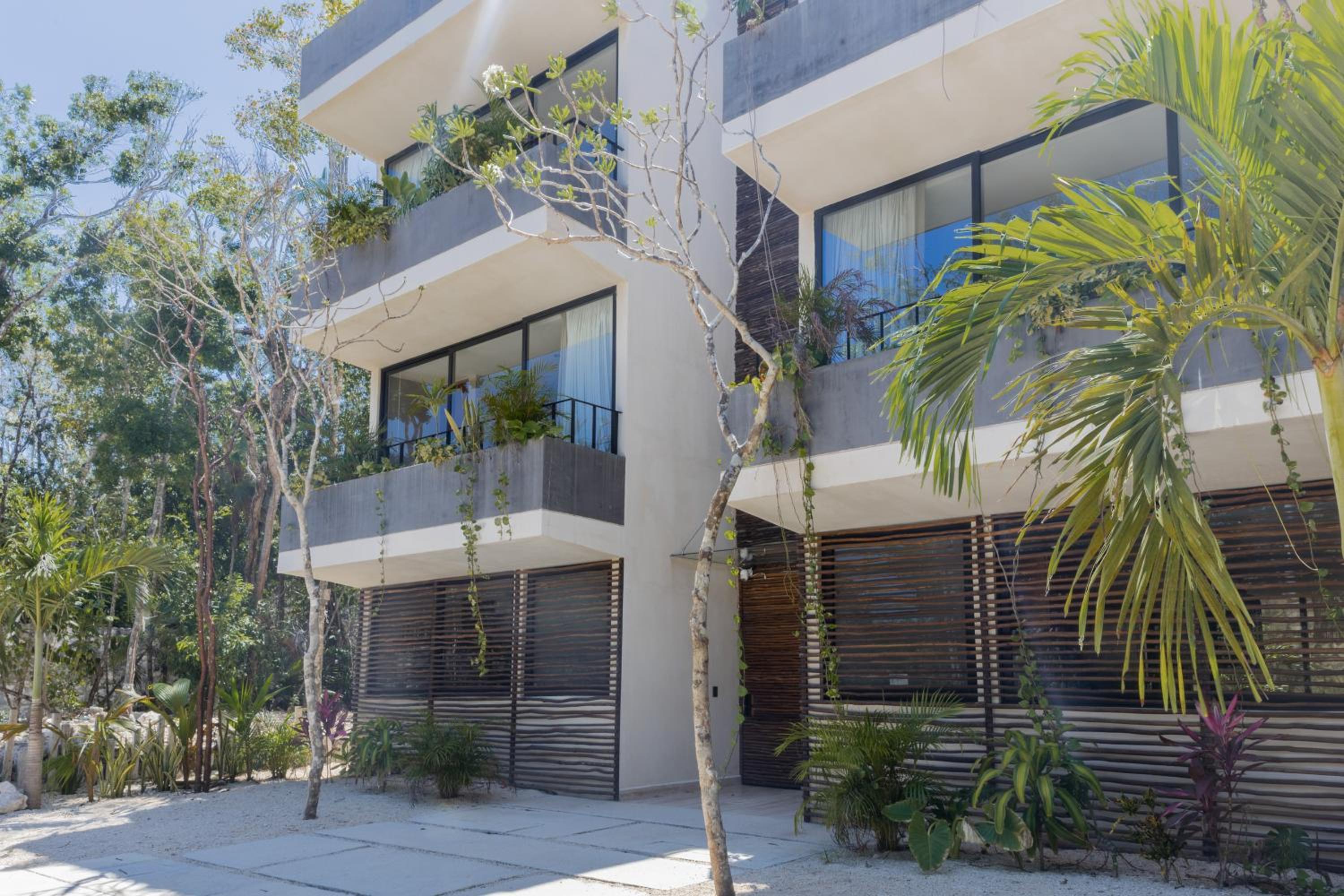 BT Homes - Tulum - Exclusiva villa de lujo con piscina, gym y pista de pádel