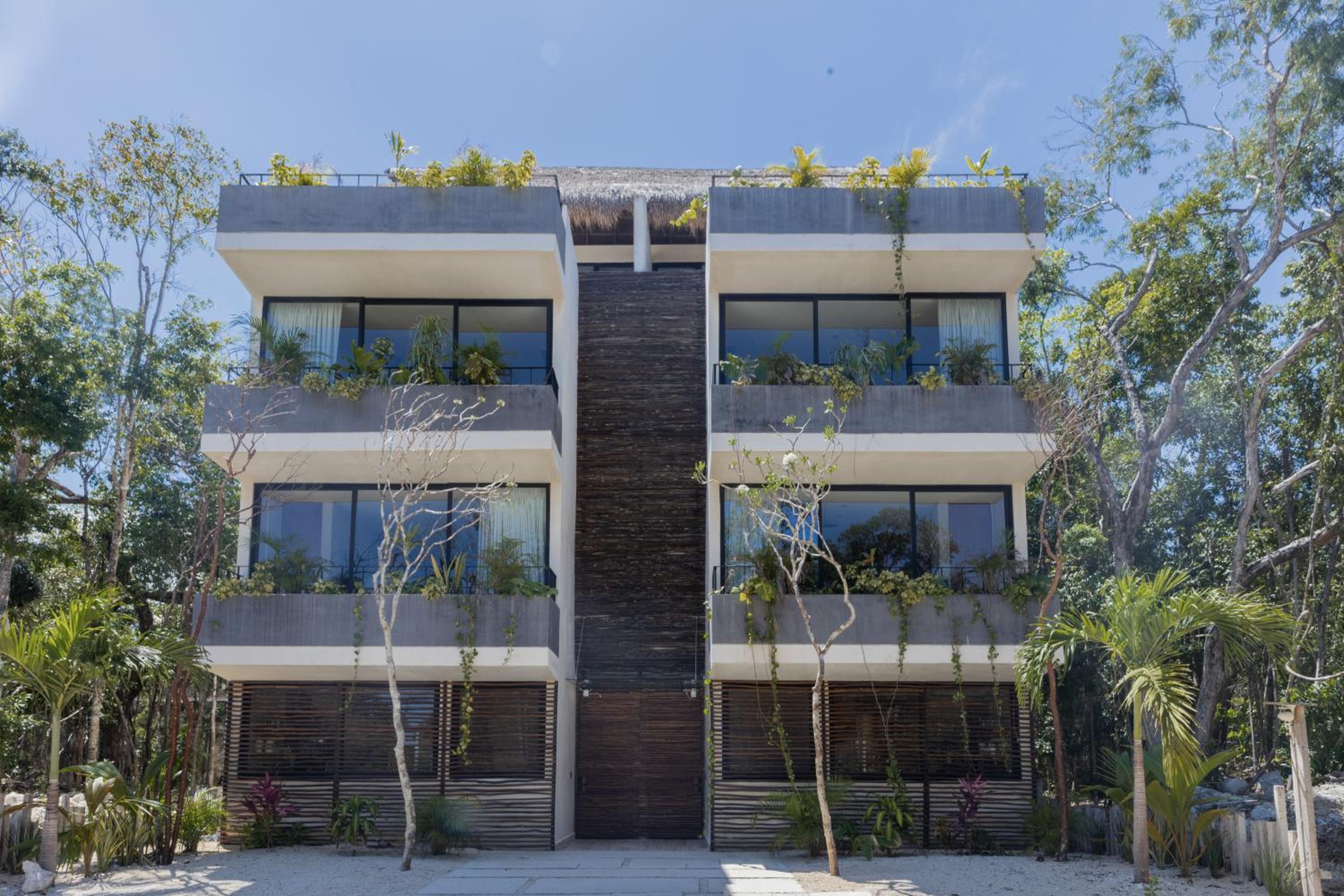 BT Homes - Tulum - Exclusiva villa de lujo con piscina, gym y pista de pádel