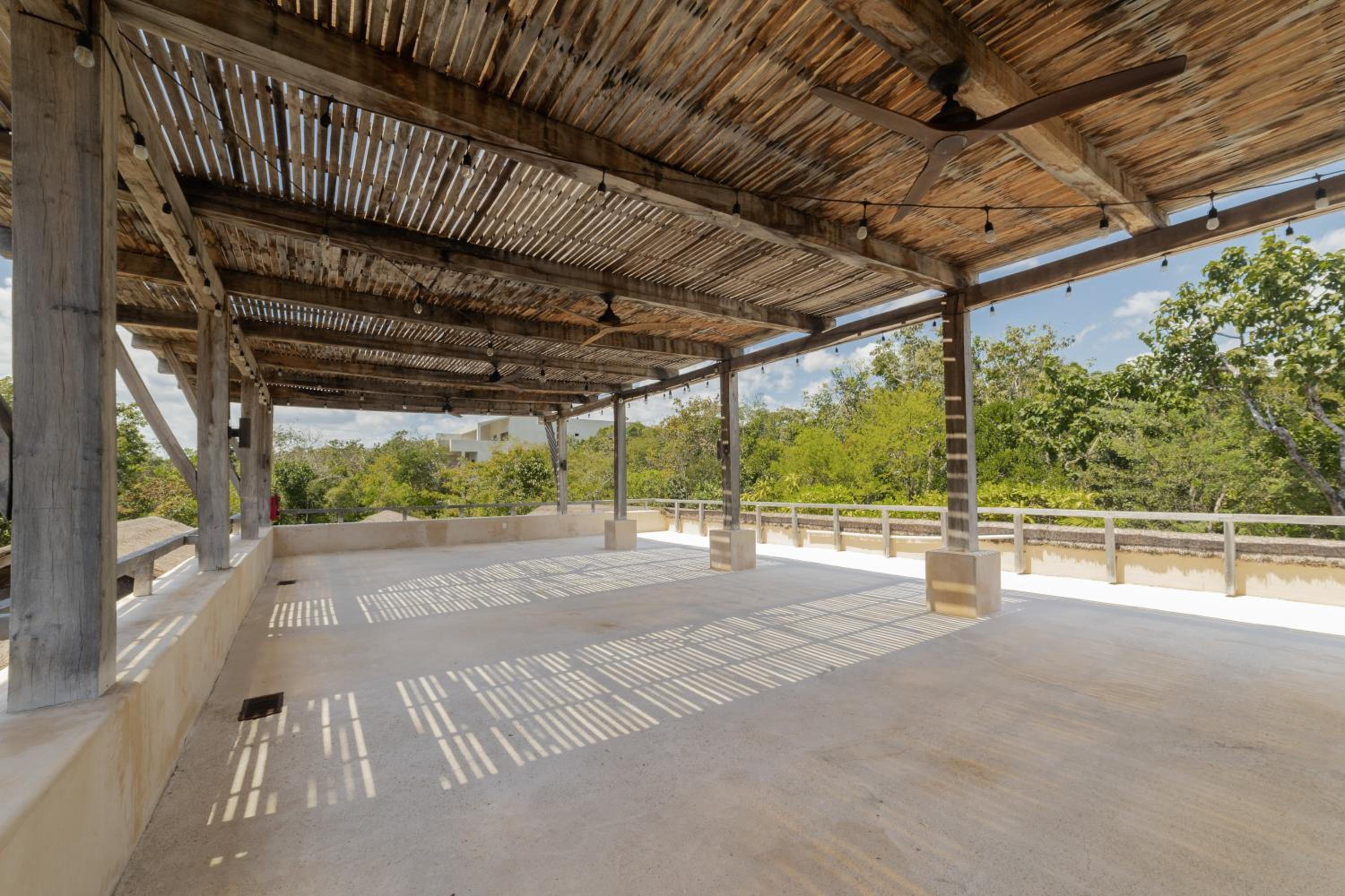 BT Homes - Tulum - Exclusiva villa de lujo con piscina, gym y pista de pádel