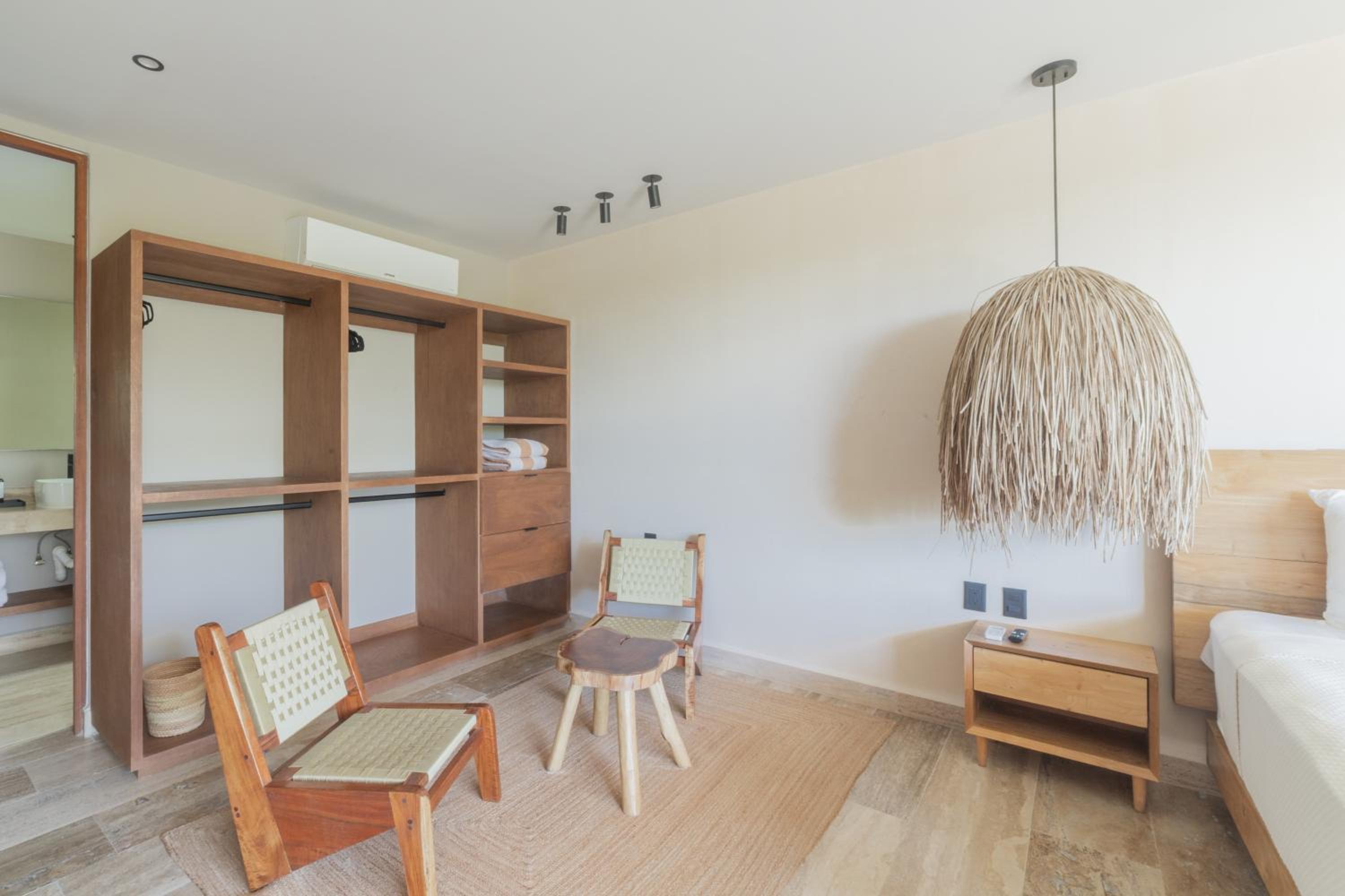 BT Homes - Tulum - Exclusiva villa de lujo con piscina, gym y pista de pádel