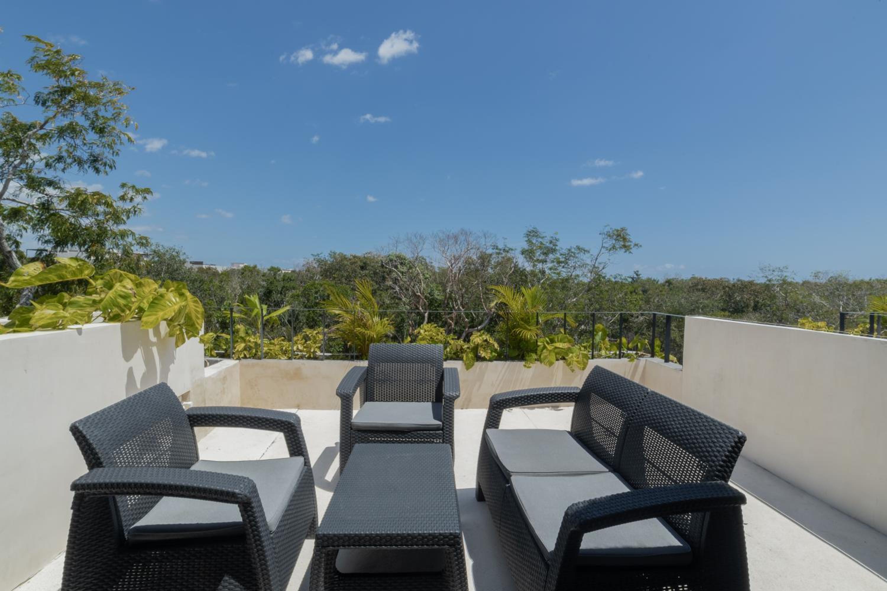 BT Homes - Tulum - Exclusiva villa de lujo con piscina, gym y pista de pádel
