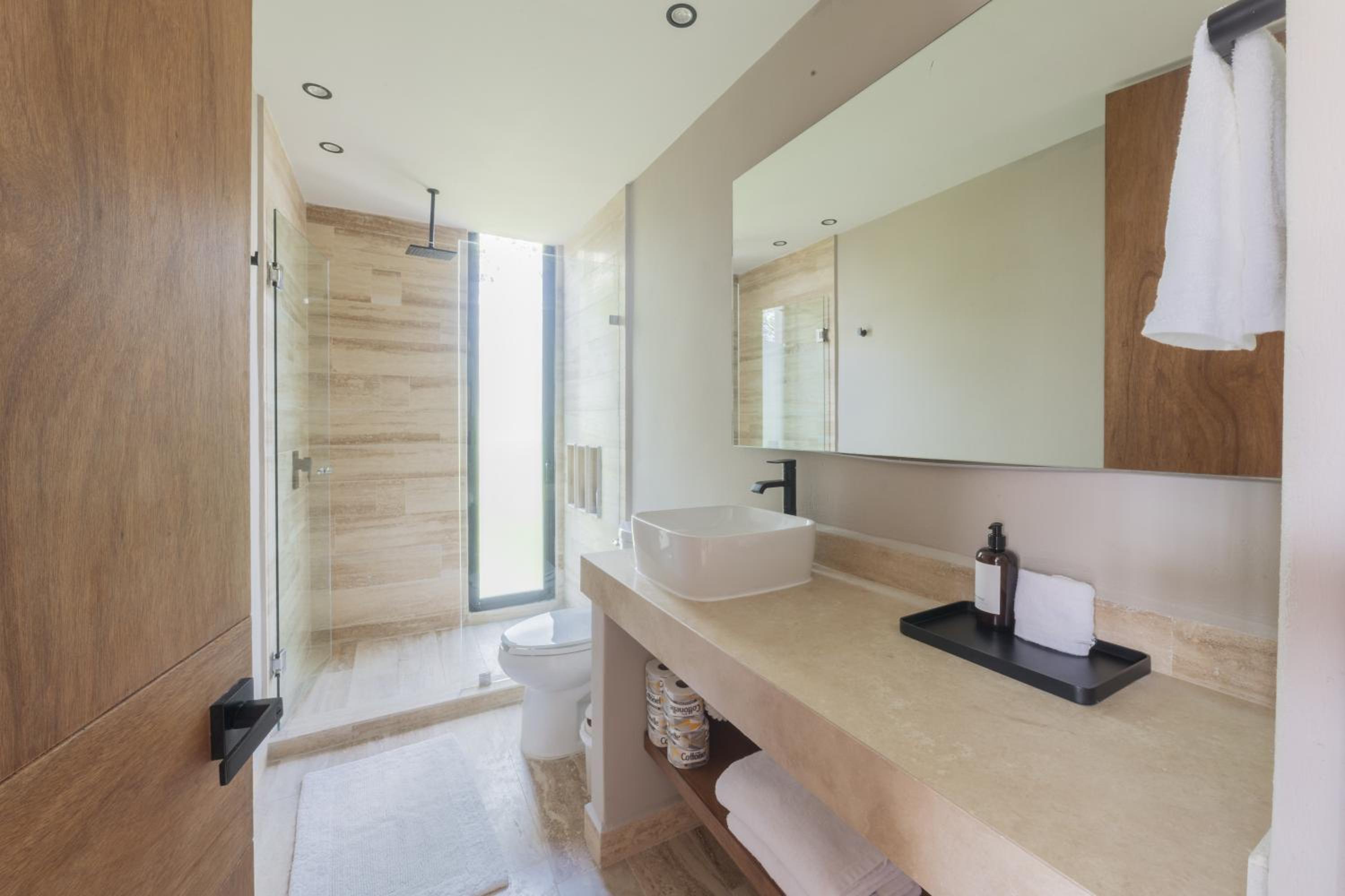 BT Homes - Tulum - Exclusiva villa de lujo con piscina, gym y pista de pádel