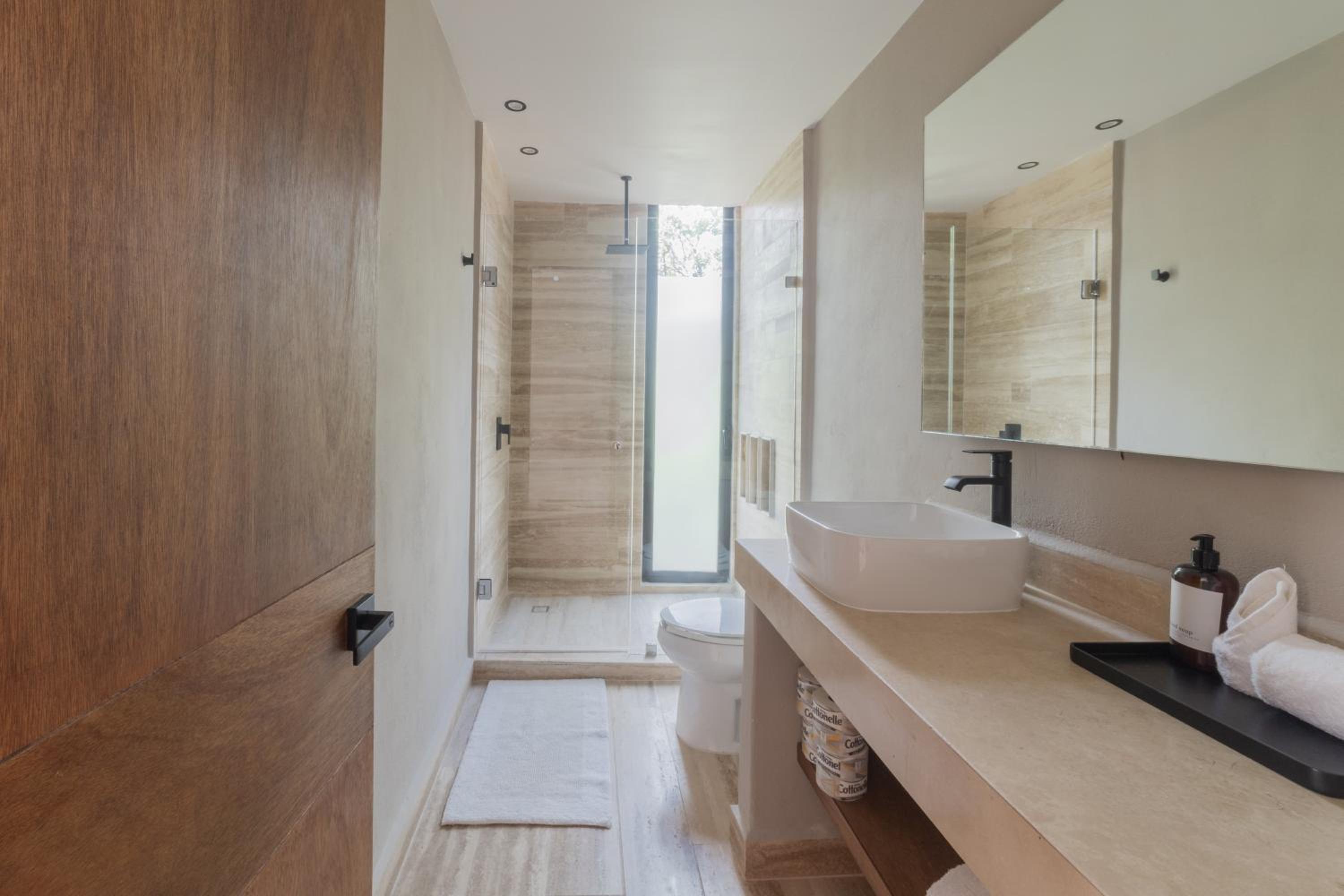 BT Homes - Tulum - Exclusiva villa de lujo con piscina, gym y pista de pádel