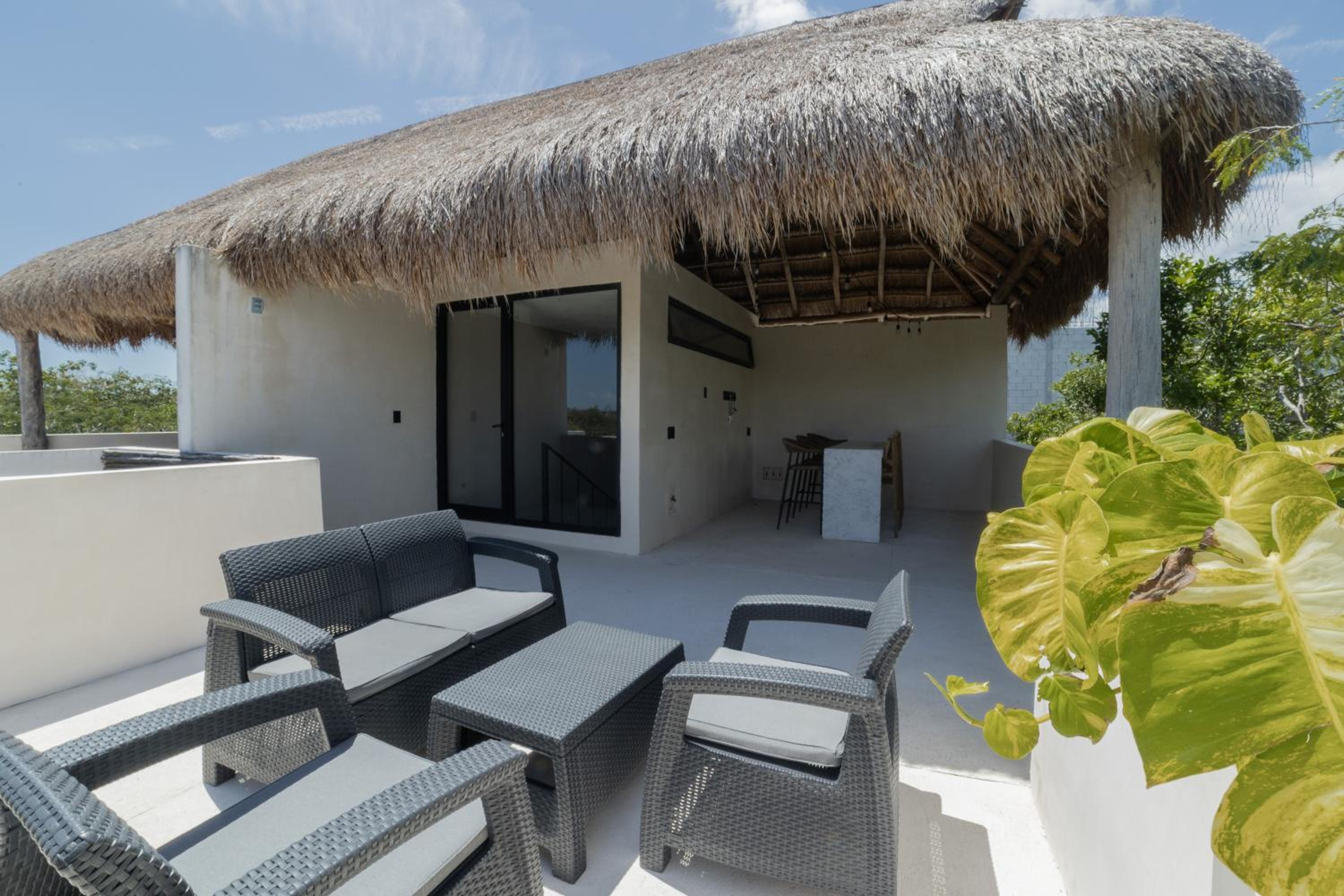 BT Homes - Tulum - Exclusiva villa de lujo con piscina, gym y pista de pádel