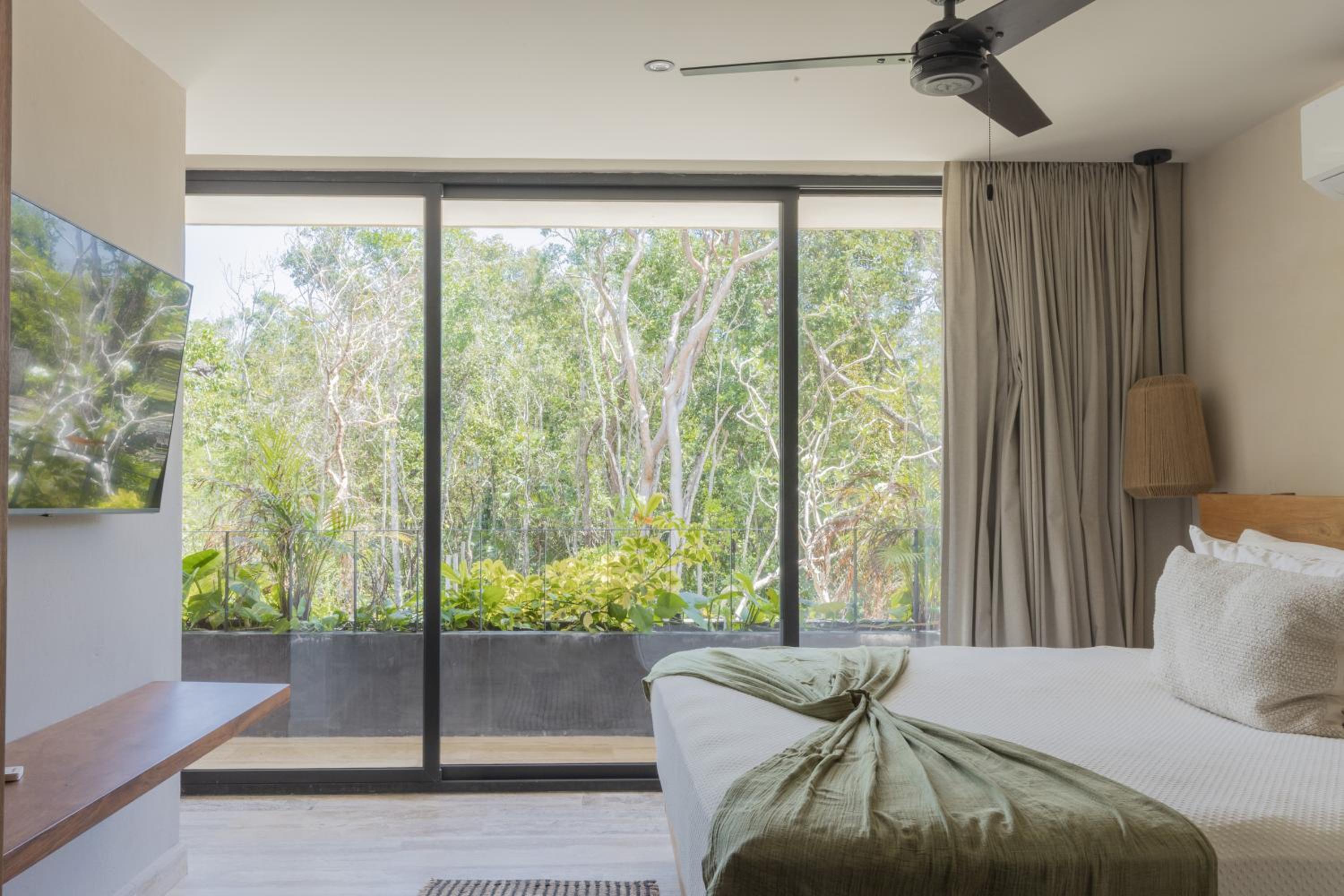 BT Homes - Tulum - Exclusiva villa de lujo con piscina, gym y pista de pádel