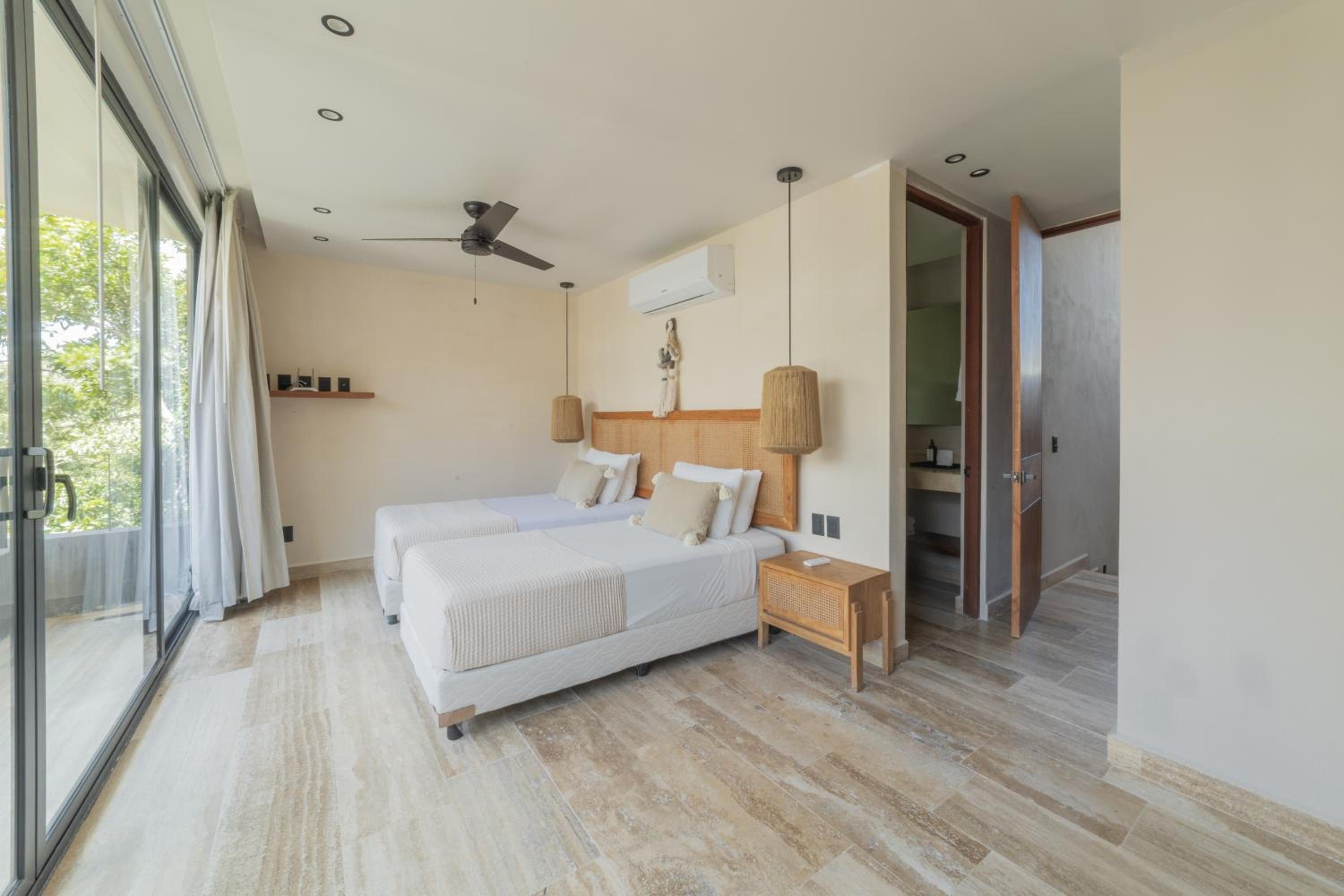 BT Homes - Tulum - Exclusiva villa de lujo con piscina, gym y pista de pádel