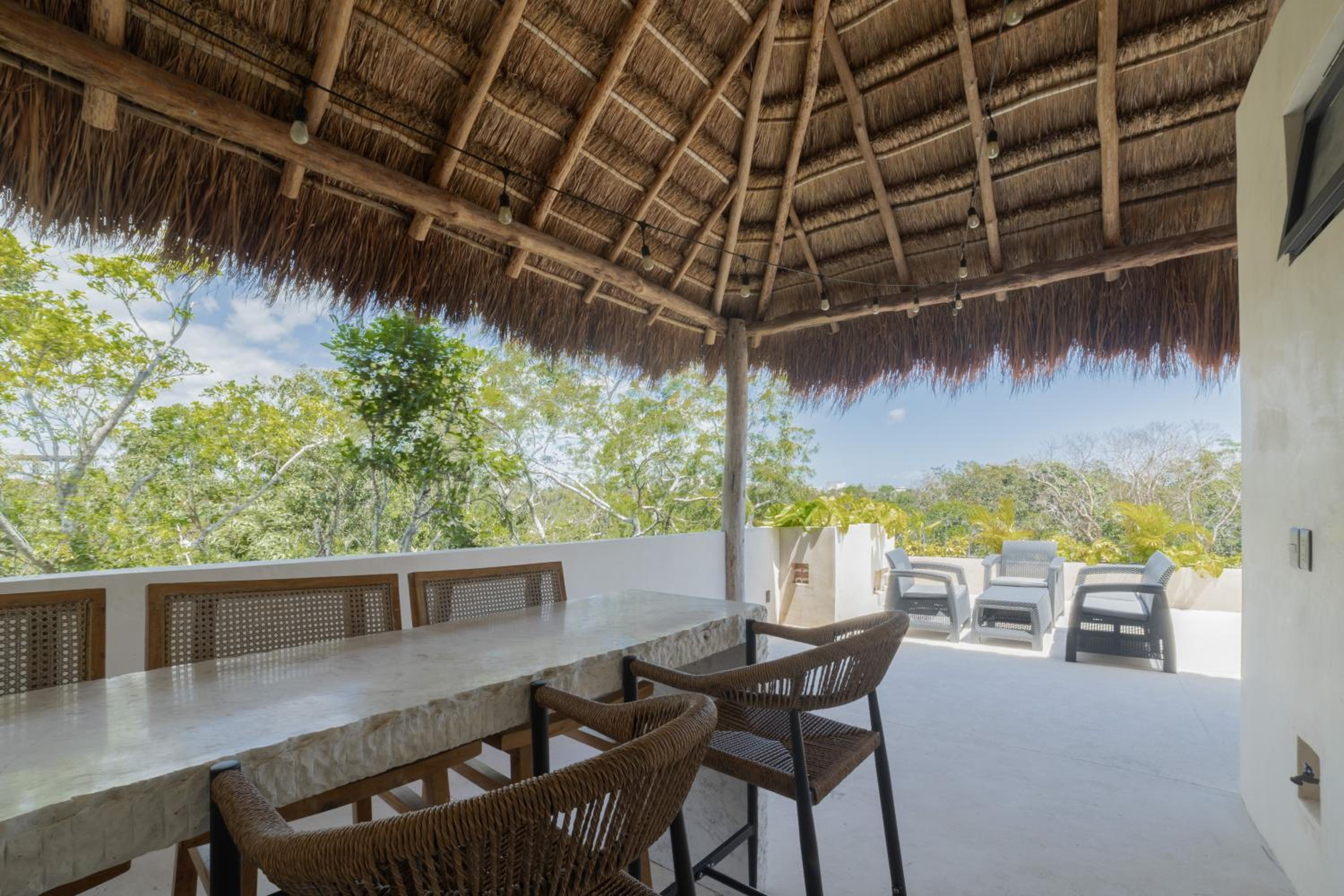 BT Homes - Tulum - Exclusiva villa de lujo con piscina, gym y pista de pádel