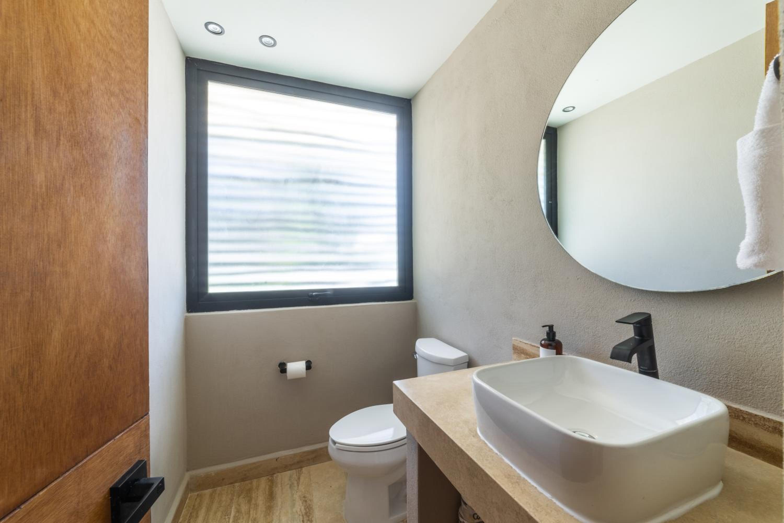 BT Homes - Tulum - Exclusiva villa de lujo con piscina, gym y pista de pádel