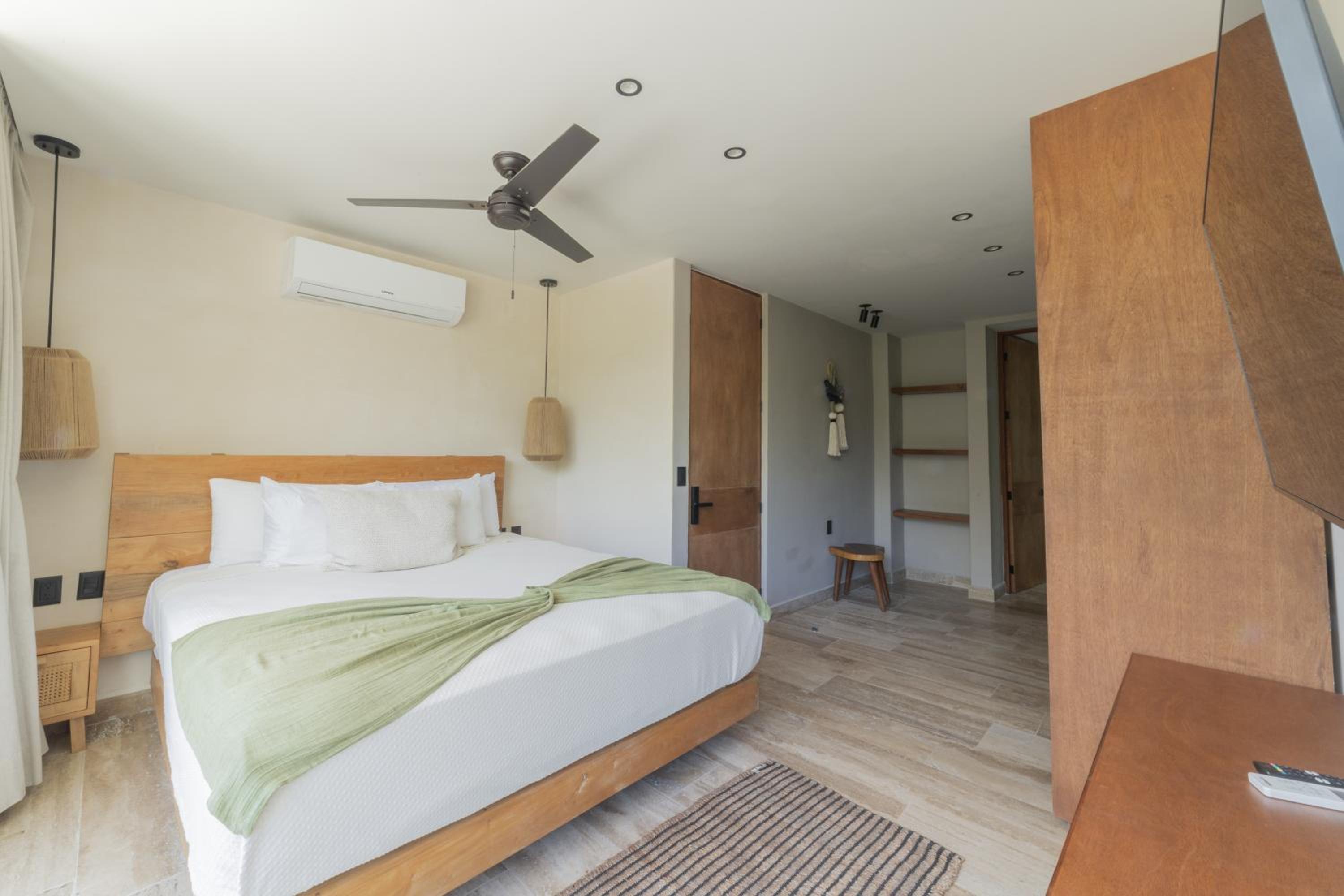 BT Homes - Tulum - Exclusiva villa de lujo con piscina, gym y pista de pádel