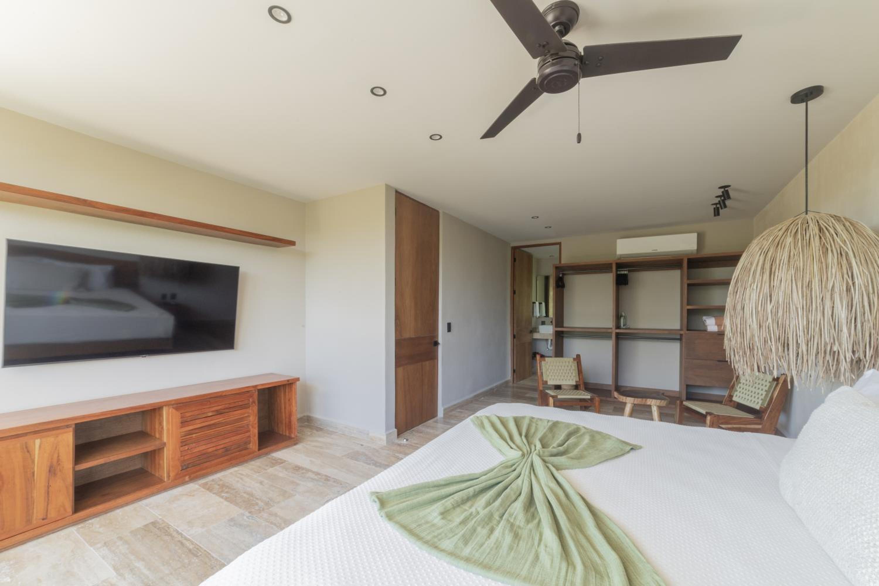 BT Homes - Tulum - Exclusiva villa de lujo con piscina, gym y pista de pádel