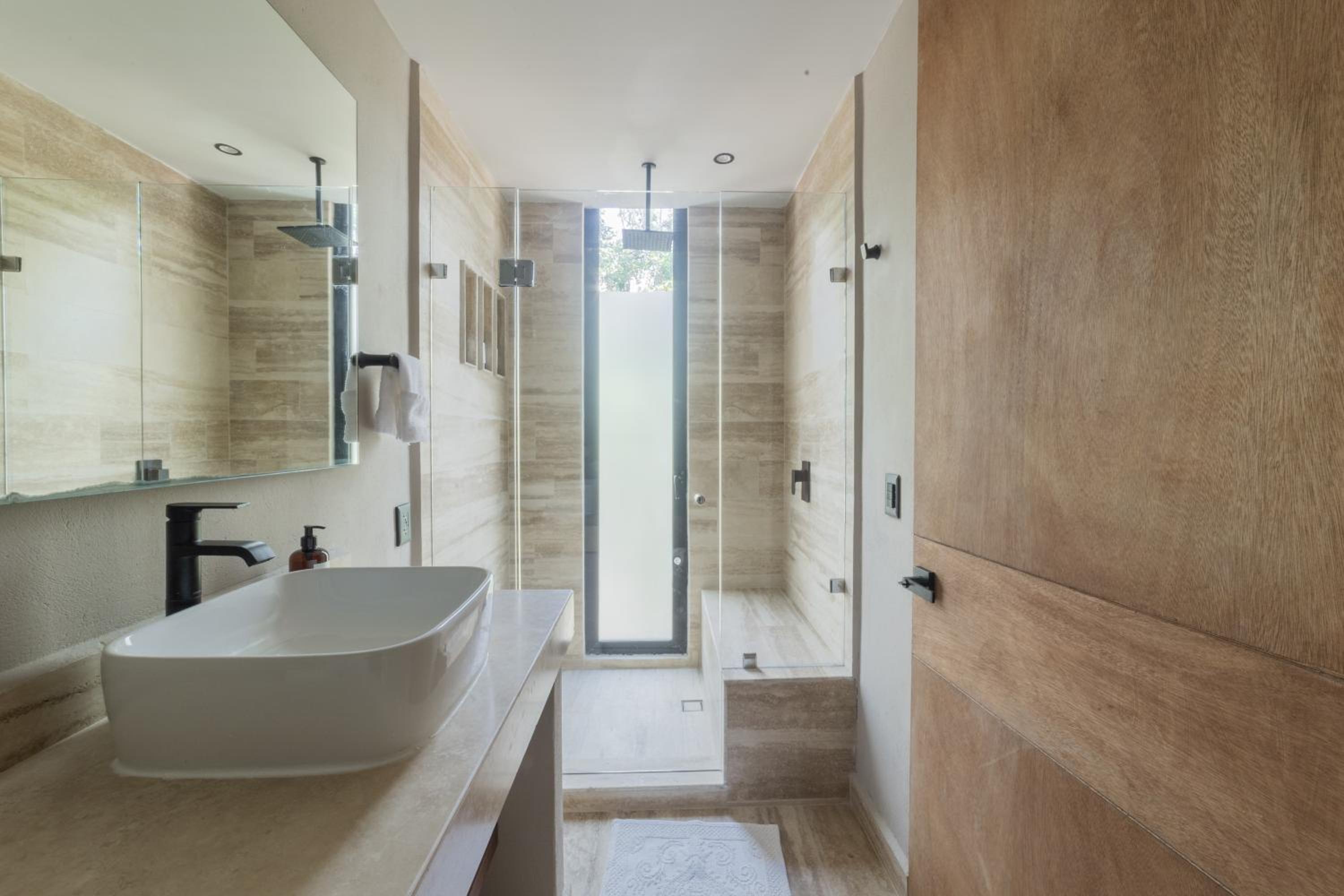 BT Homes - Tulum - Exclusiva villa de lujo con piscina, gym y pista de pádel