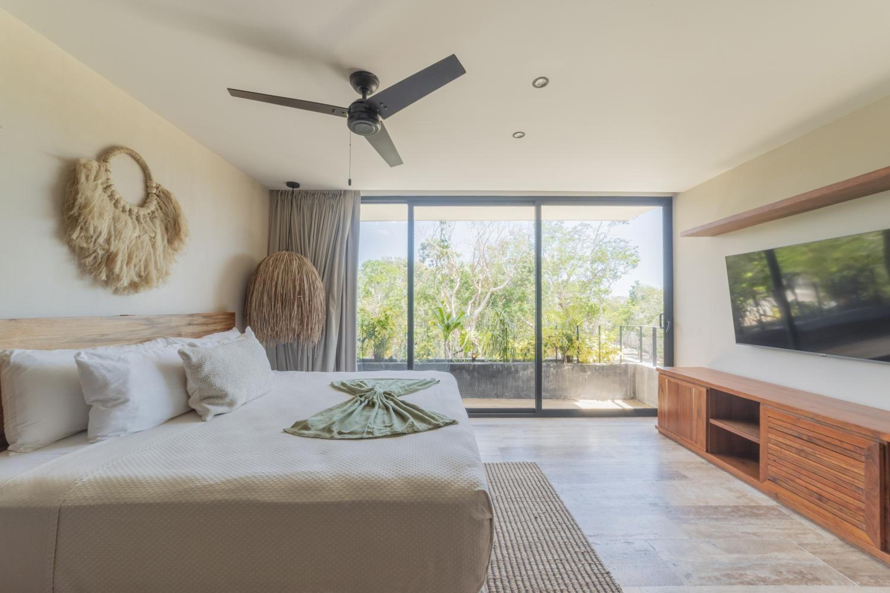 BT Homes - Tulum - Exclusiva villa de lujo con piscina, gym y pista de pádel