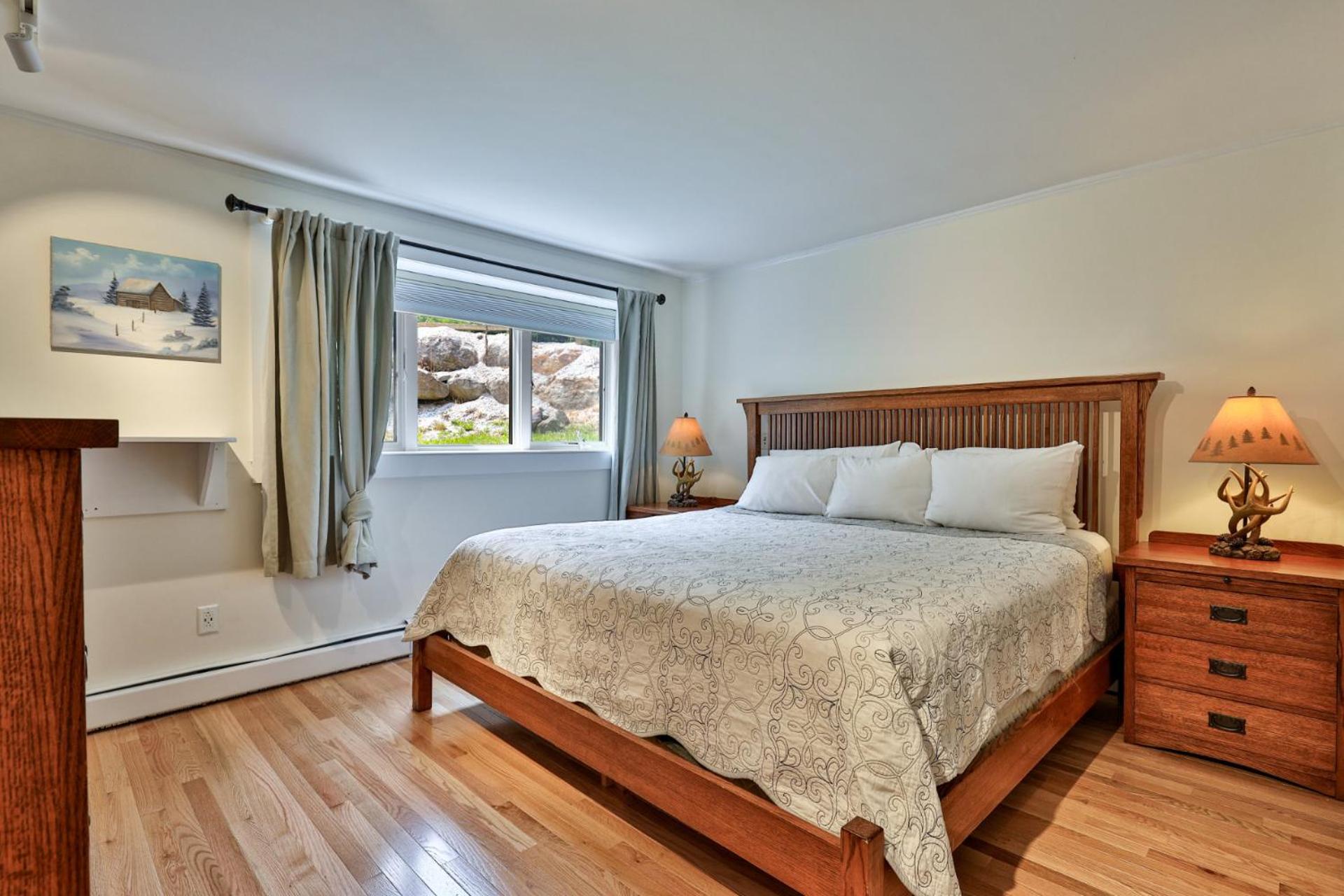 Trailside Village #1 - Slopeside 1BR with Hot Tub and Sauna, Ski In Ski Out, BBQ