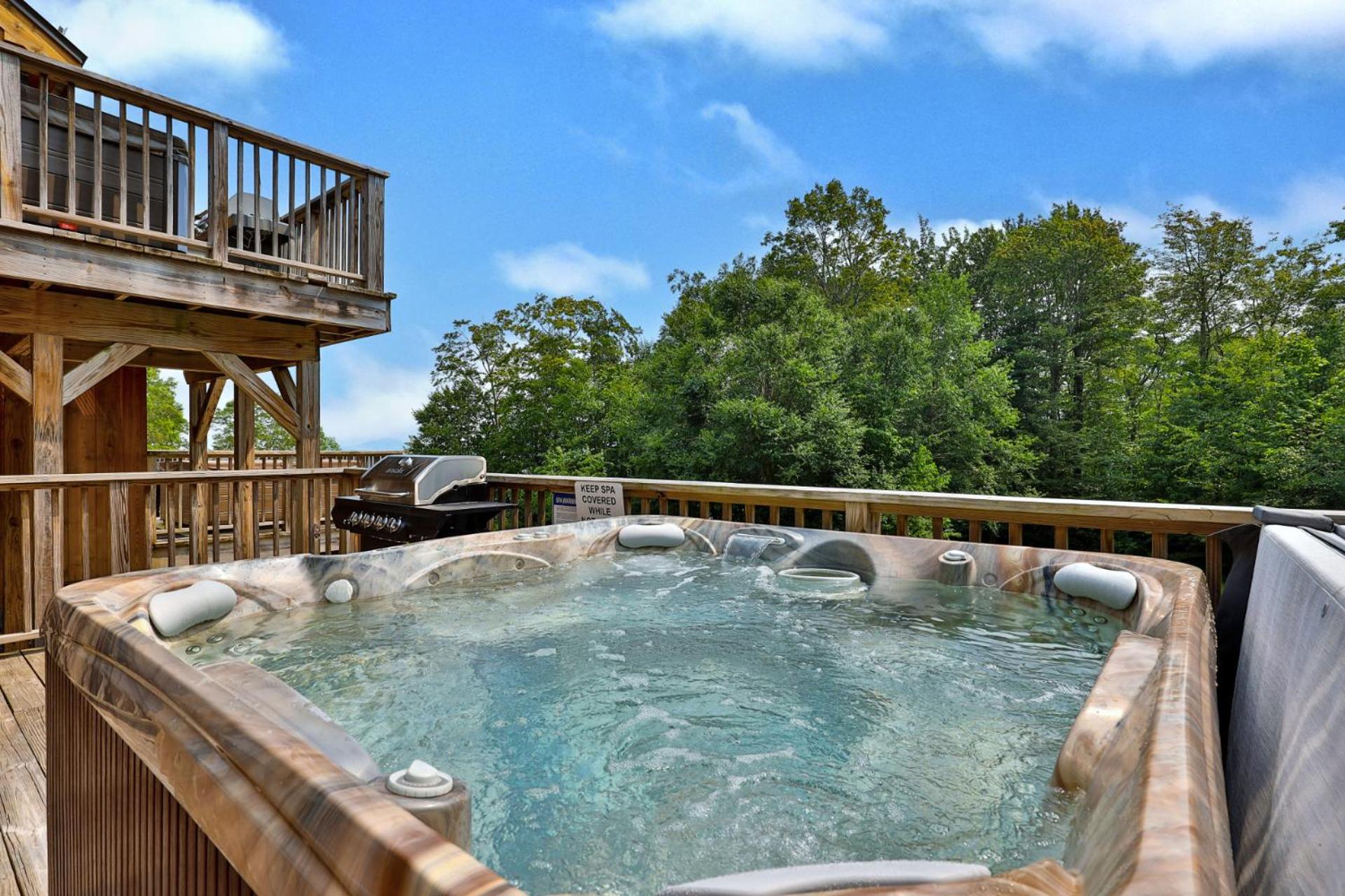 Trailside Village #1 - Slopeside 1BR with Hot Tub and Sauna, Ski In Ski Out, BBQ