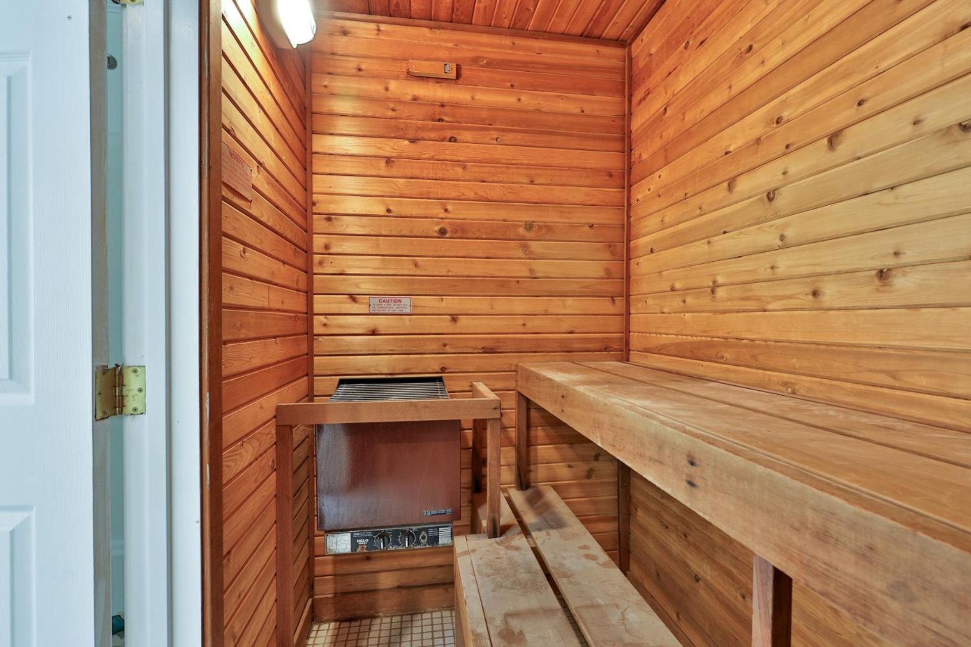 Trailside Village #1 - Slopeside 1BR with Hot Tub and Sauna, Ski In Ski Out, BBQ