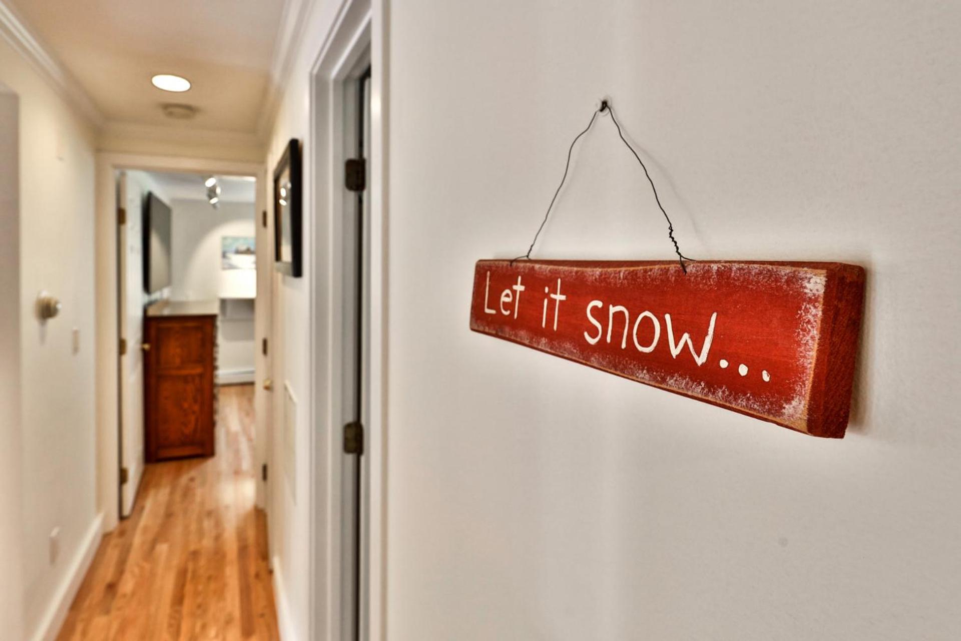Trailside Village #1 - Slopeside 1BR with Hot Tub and Sauna, Ski In Ski Out, BBQ