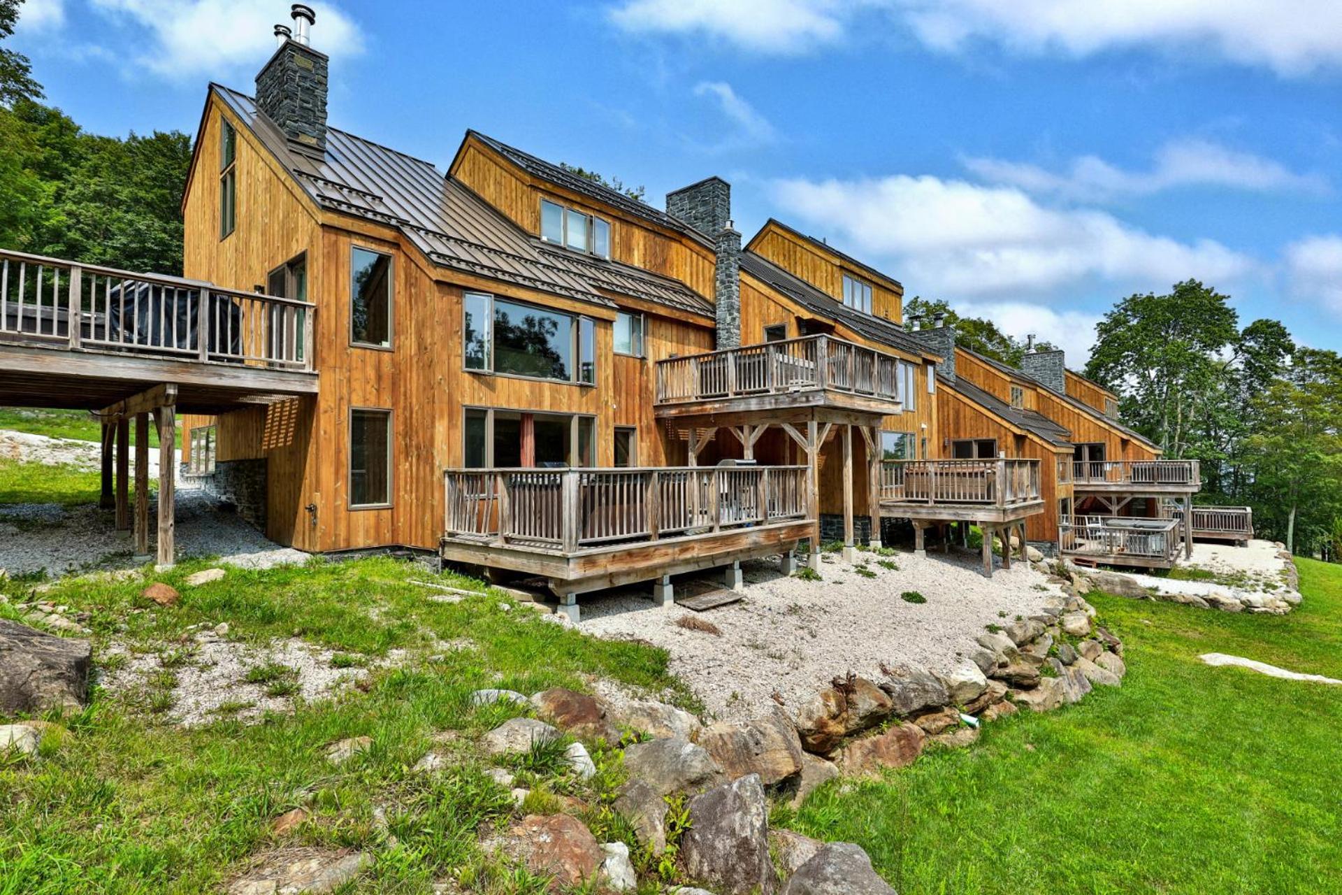 Trailside Village #1 - Slopeside 1BR with Hot Tub and Sauna, Ski In Ski Out, BBQ