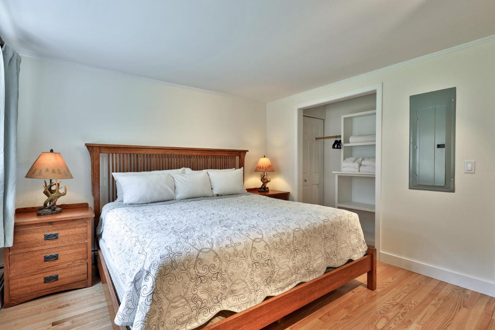 Trailside Village #1 - Slopeside 1BR with Hot Tub and Sauna, Ski In Ski Out, BBQ