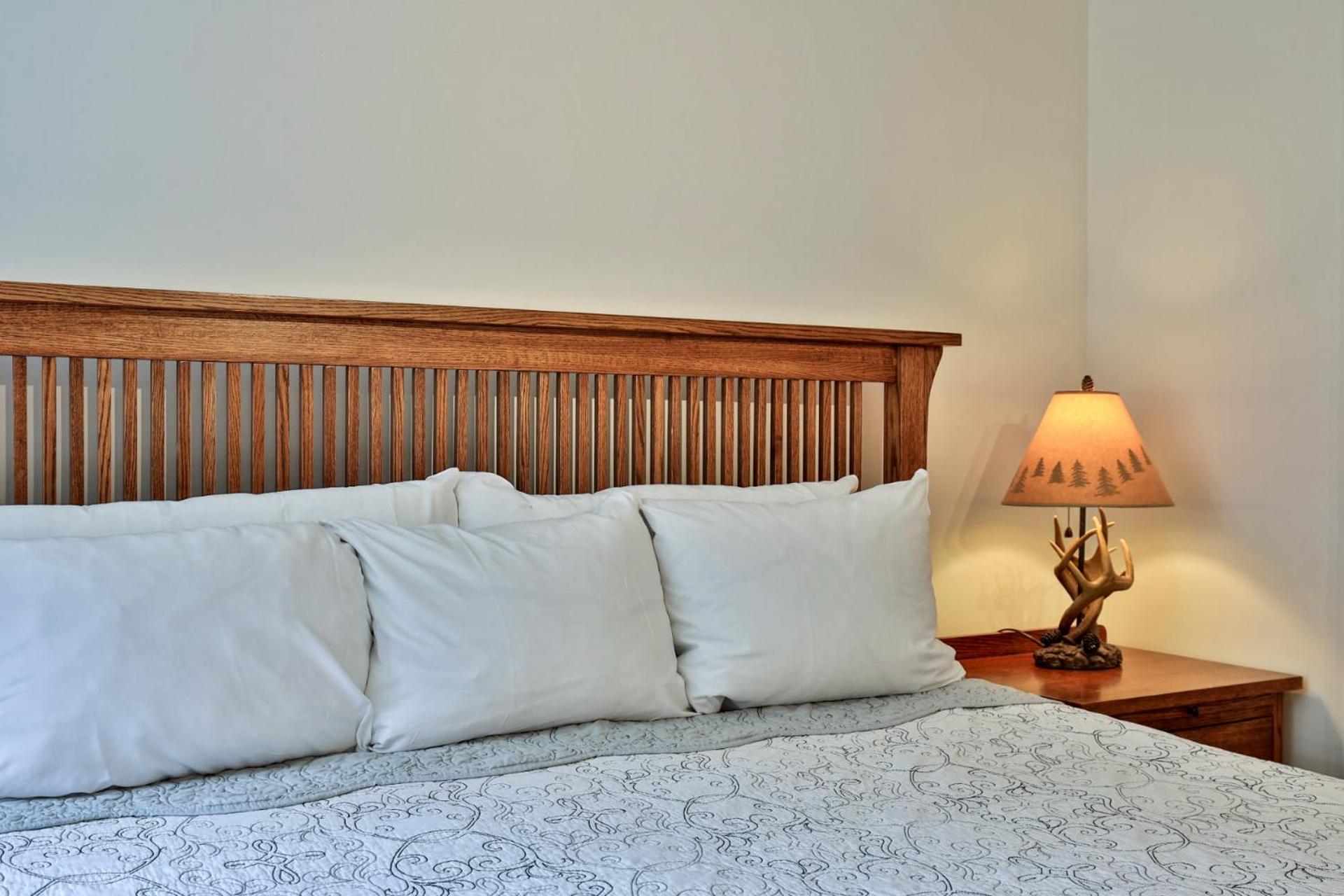 Trailside Village #1 - Slopeside 1BR with Hot Tub and Sauna, Ski In Ski Out, BBQ