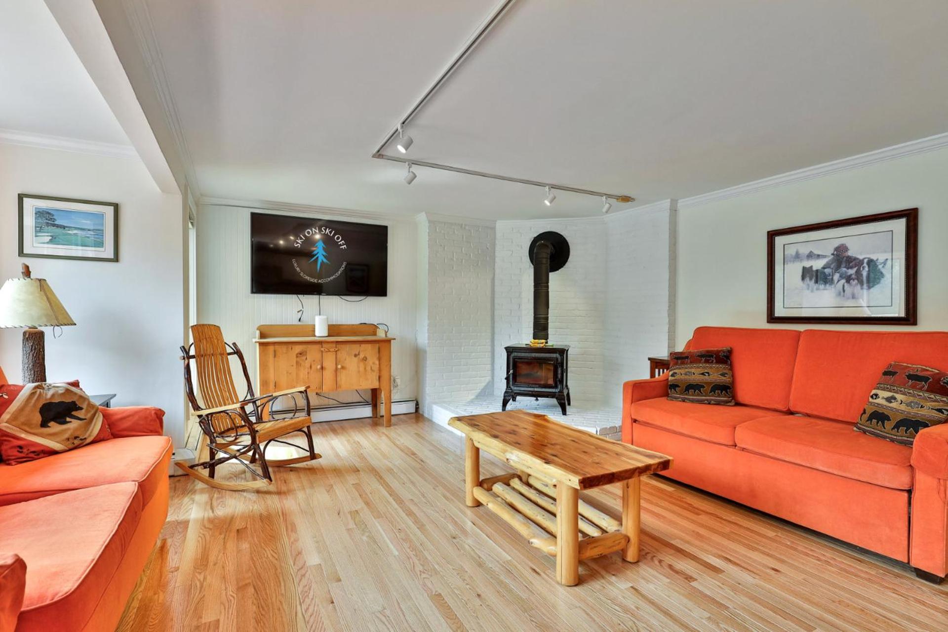 Trailside Village #1 - Slopeside 1BR with Hot Tub and Sauna, Ski In Ski Out, BBQ