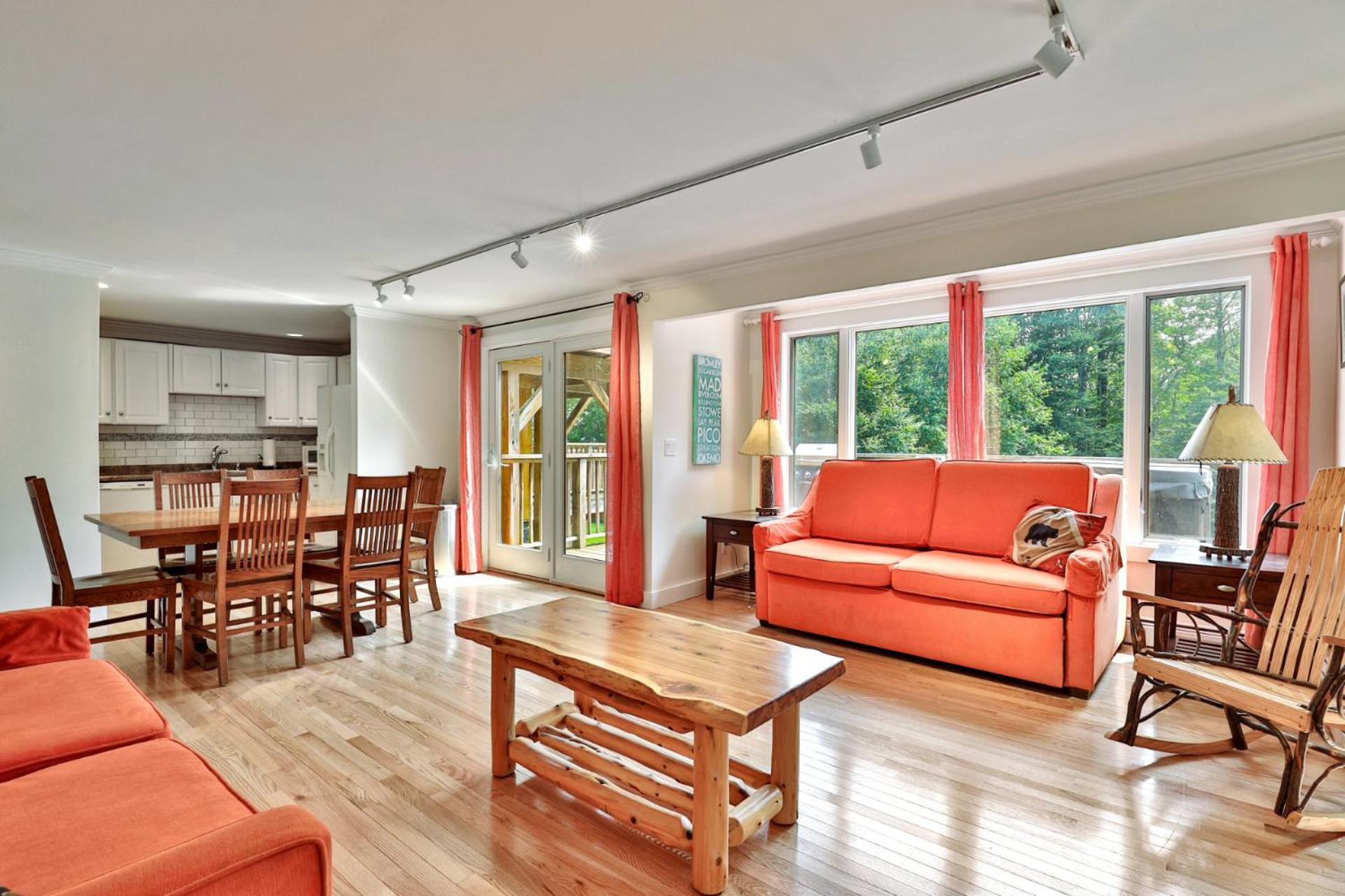 Trailside Village #1 - Slopeside 1BR with Hot Tub and Sauna, Ski In Ski Out, BBQ