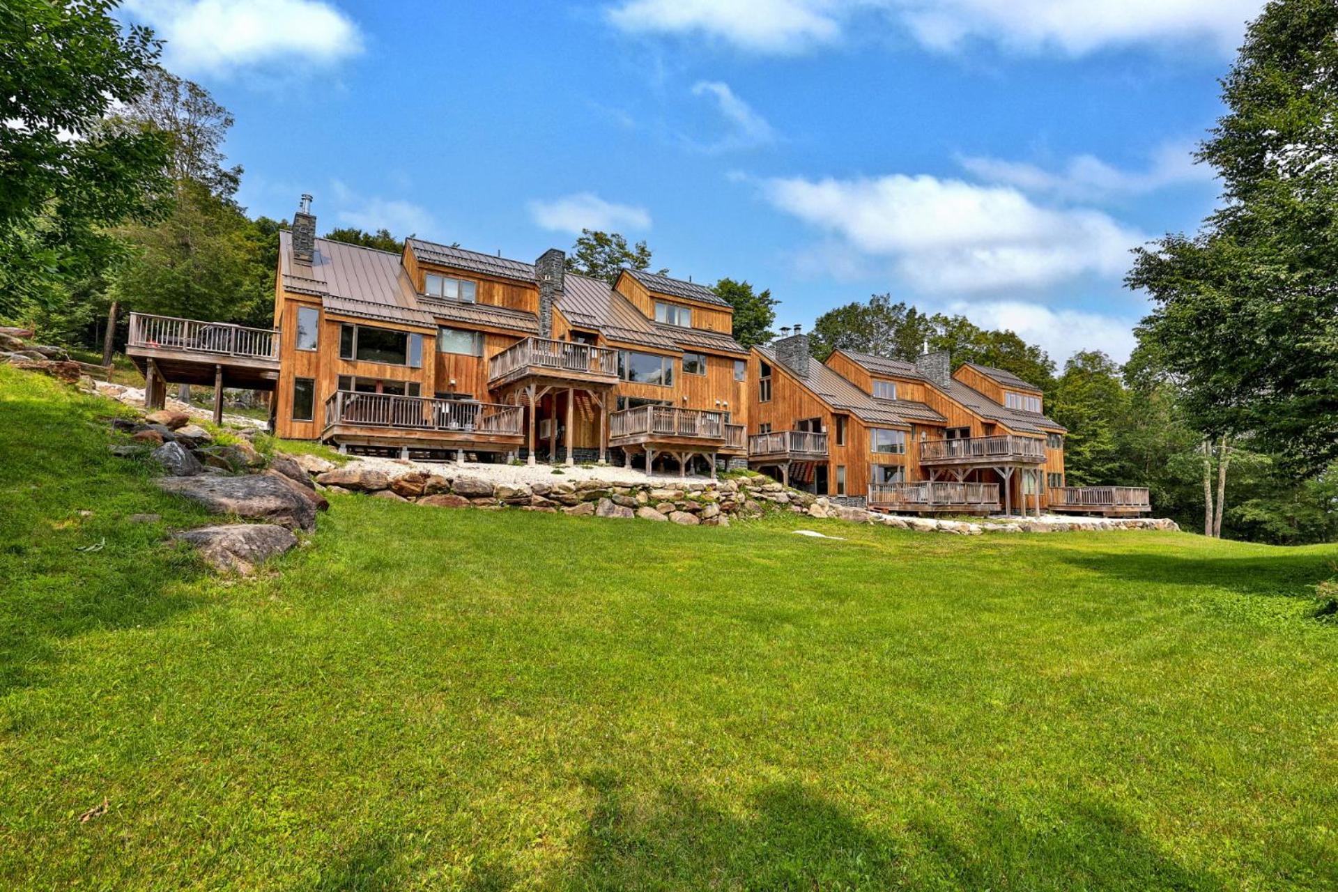 Trailside Village #1 - Slopeside 1BR with Hot Tub and Sauna, Ski In Ski Out, BBQ