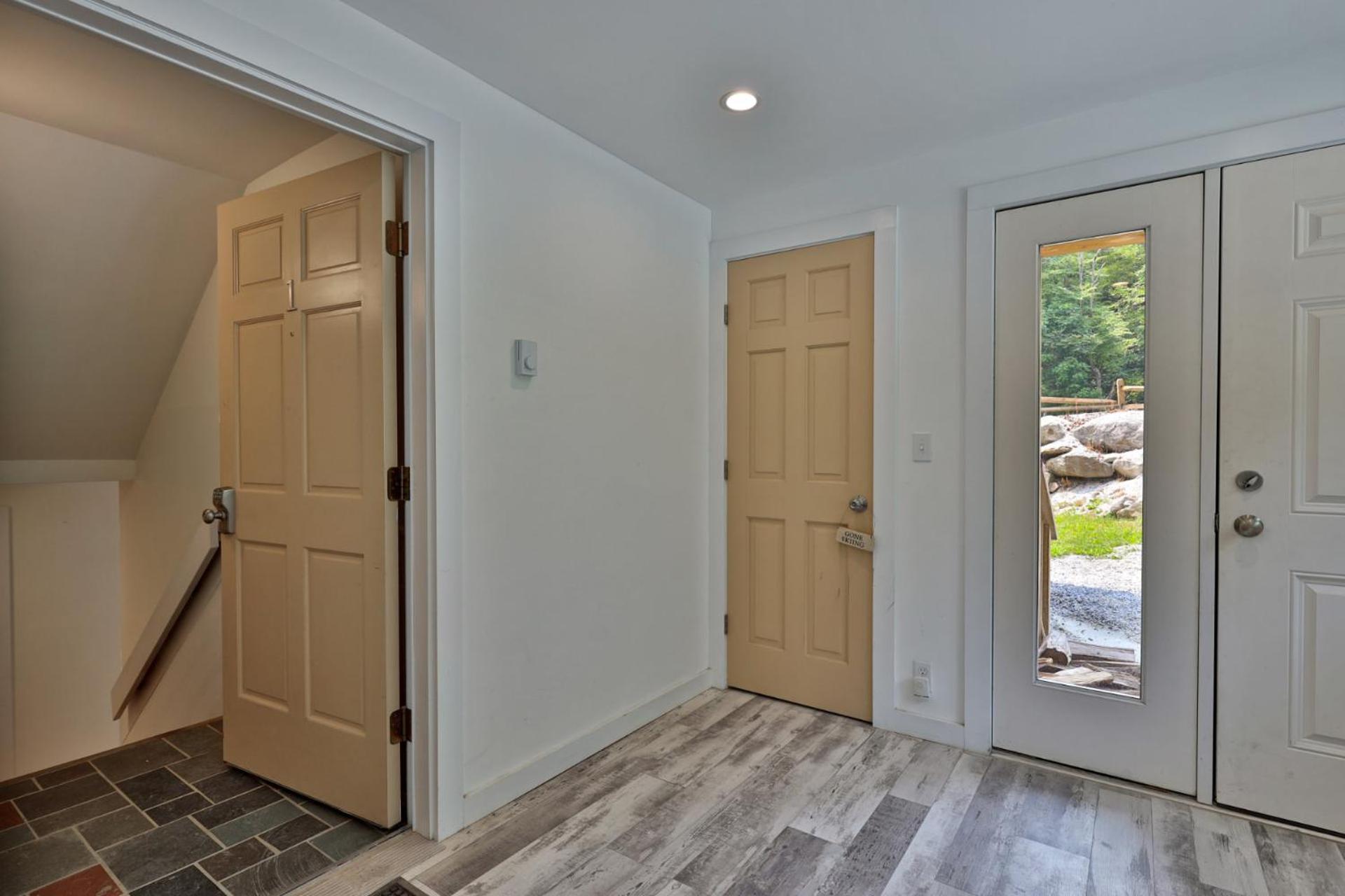 Trailside Village #1 - Slopeside 1BR with Hot Tub and Sauna, Ski In Ski Out, BBQ