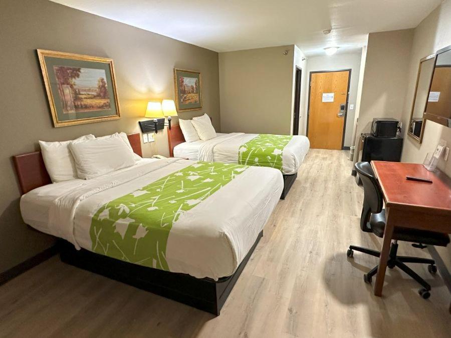 Larned Inn & Suites