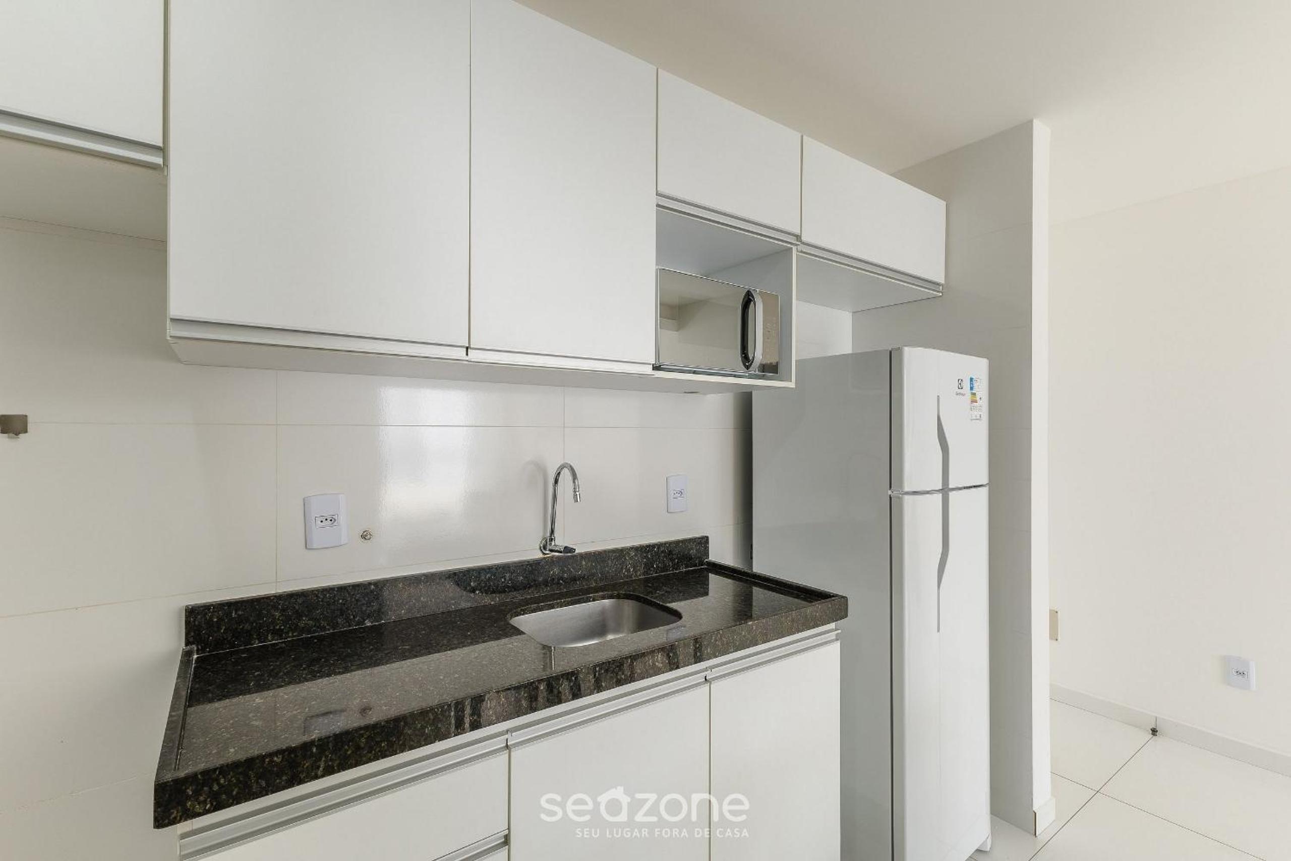 Fully equipped apartments in building 400m from the beach - PZO