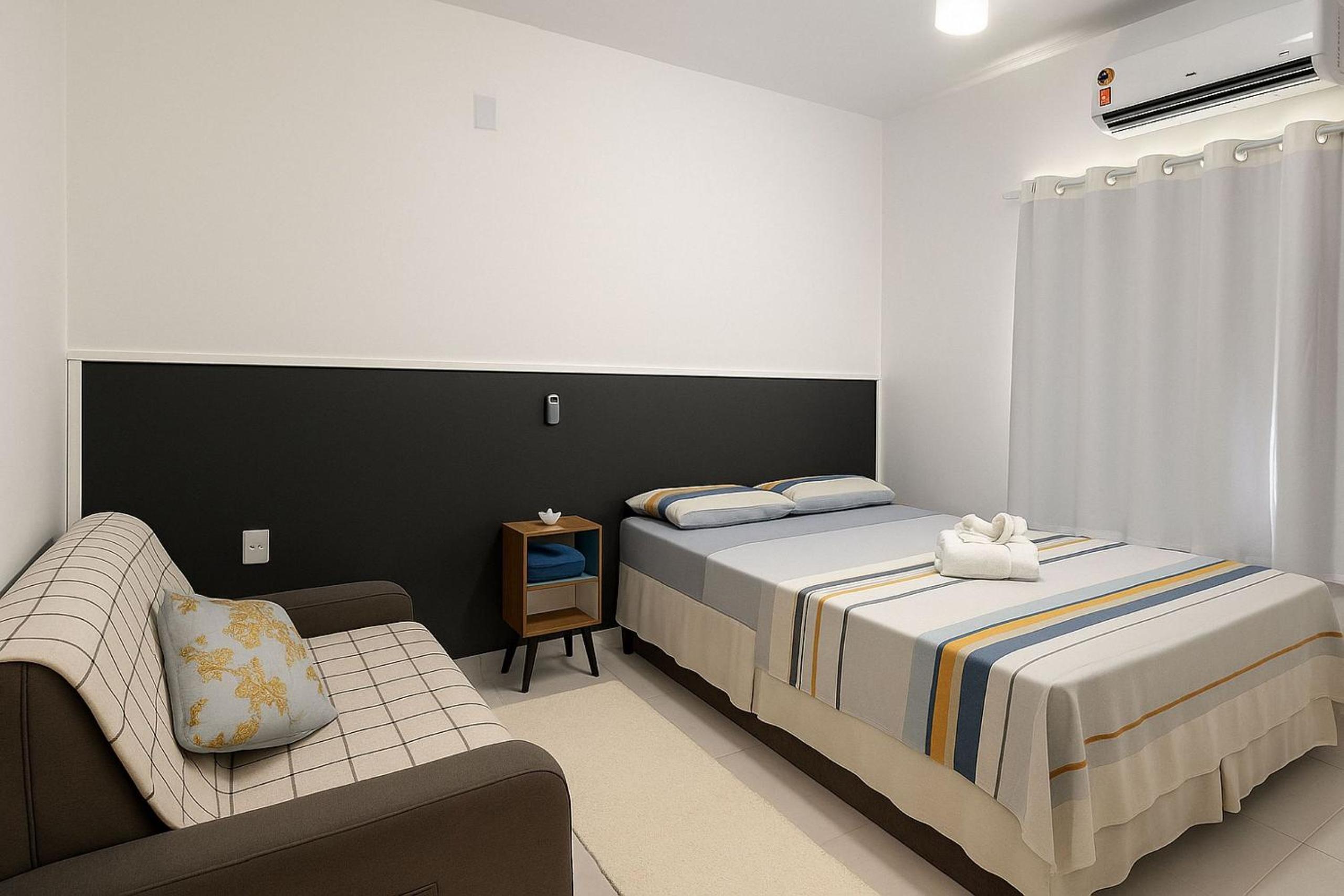 Casa com 2 Quartos, Ar e Wi-Fi – A 600m da Praia de Taperapuã, com Cozinha Equipada, Lavanderia, Sala com TV 50