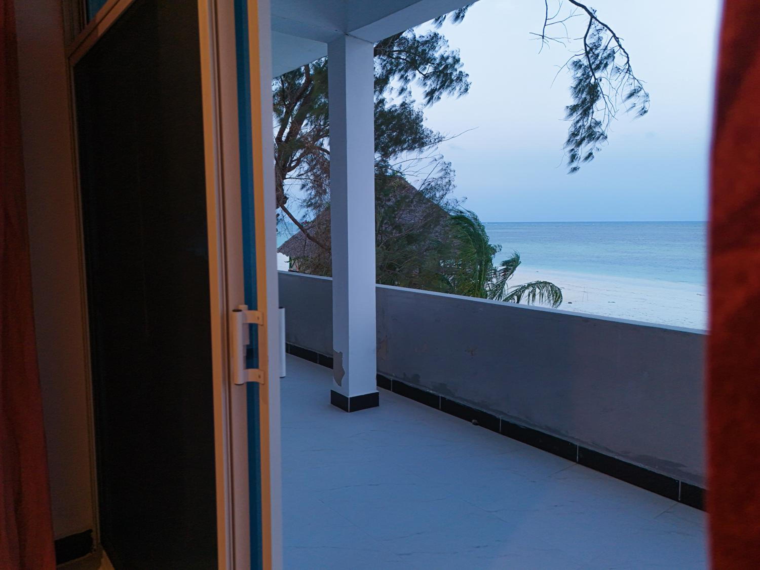 Oceanfront 2BR Zanzibar - Free Airport Shuttle