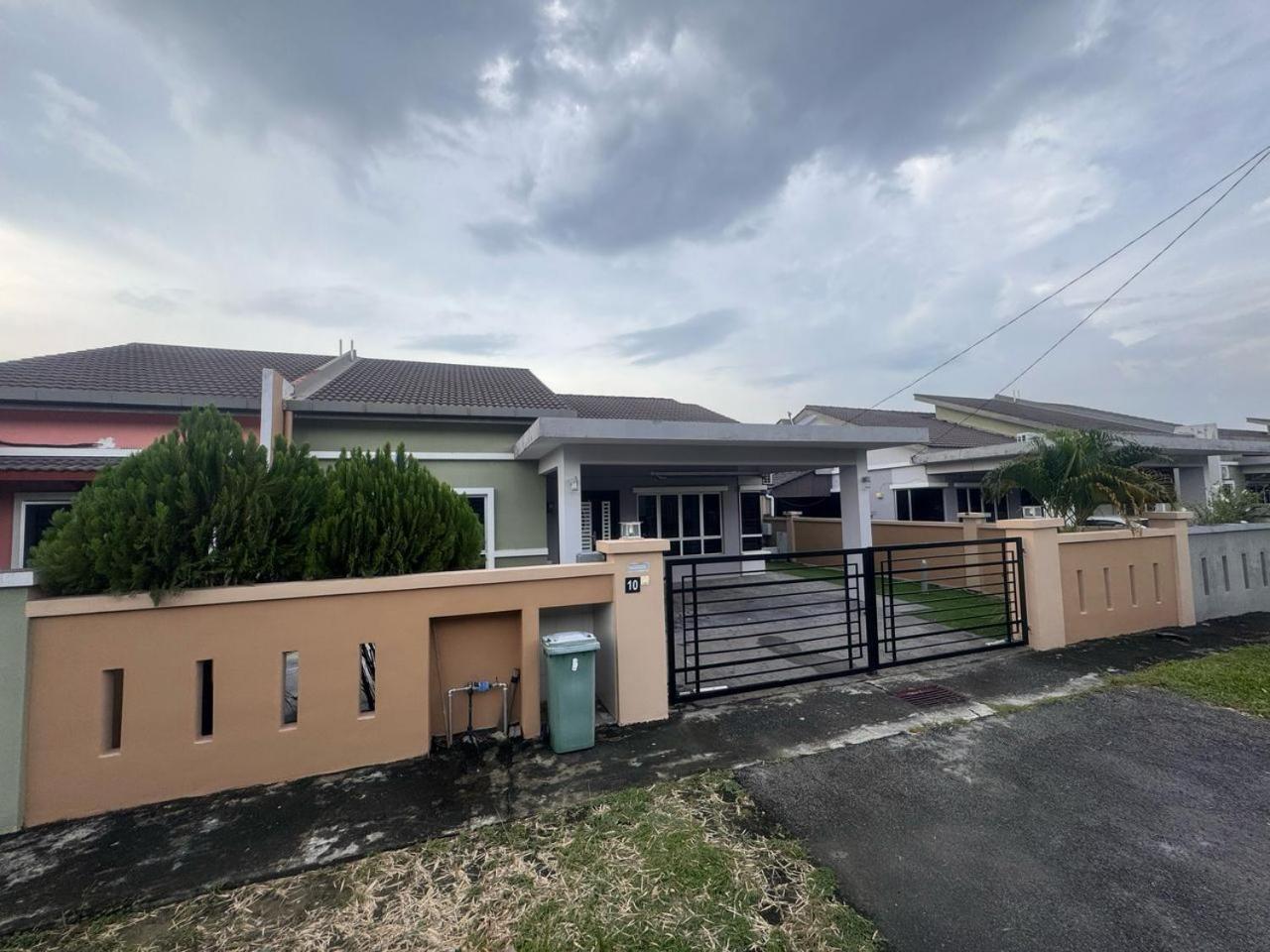 Ateh's Homestay KLIA
